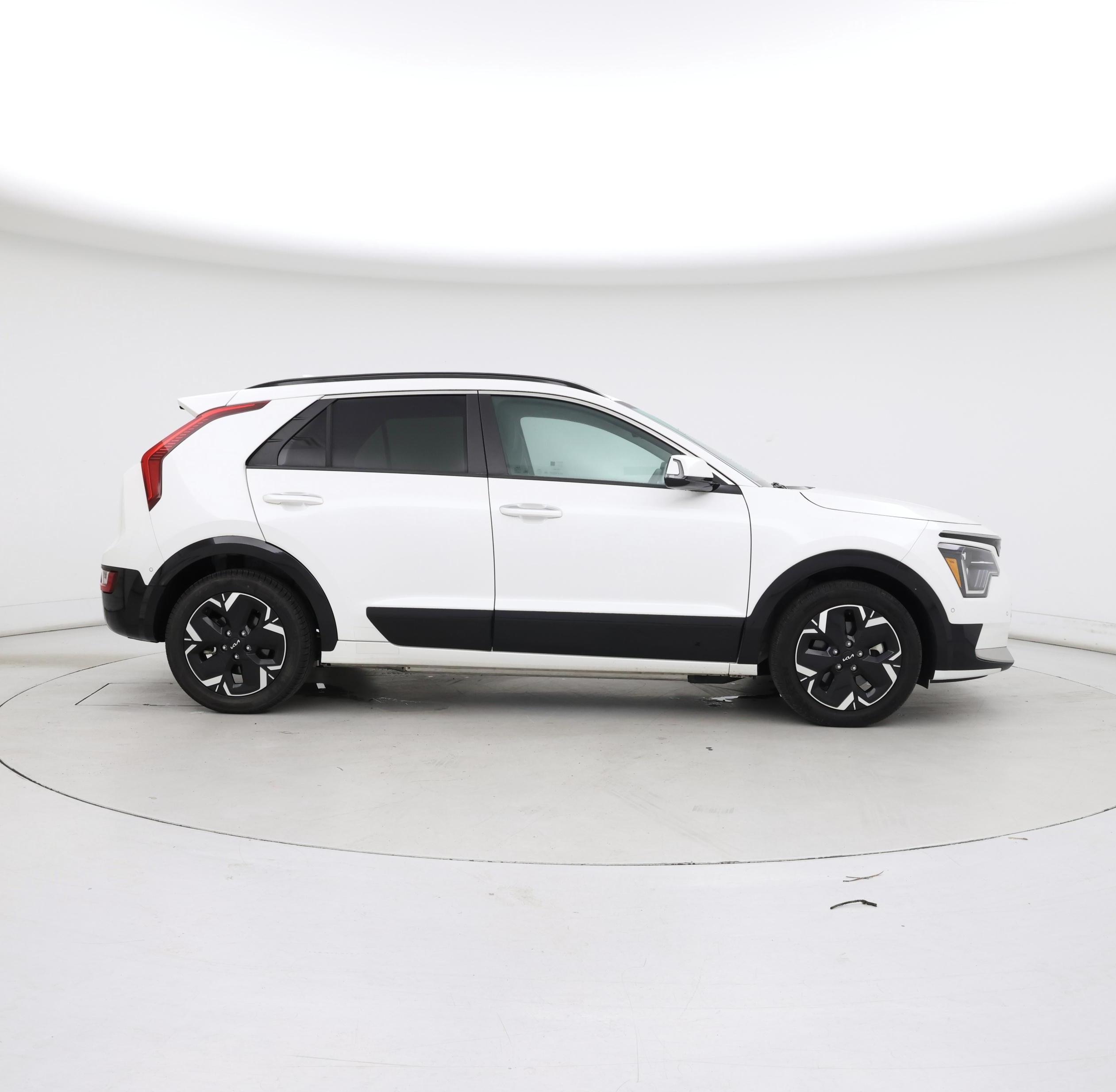 Thumbnail: 2023 Kia Niro - 7