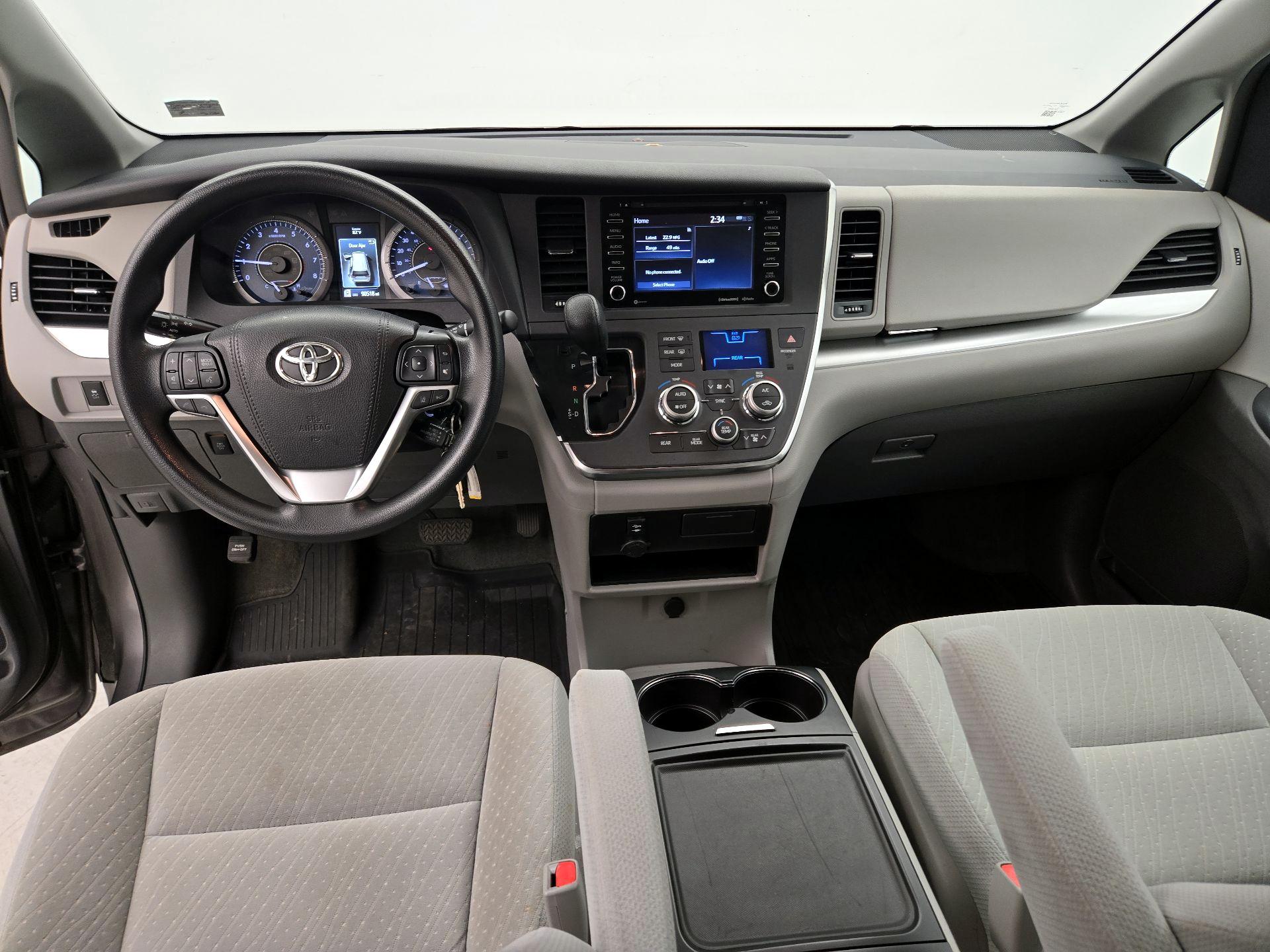 Thumbnail: 2018 Toyota Sienna - 9