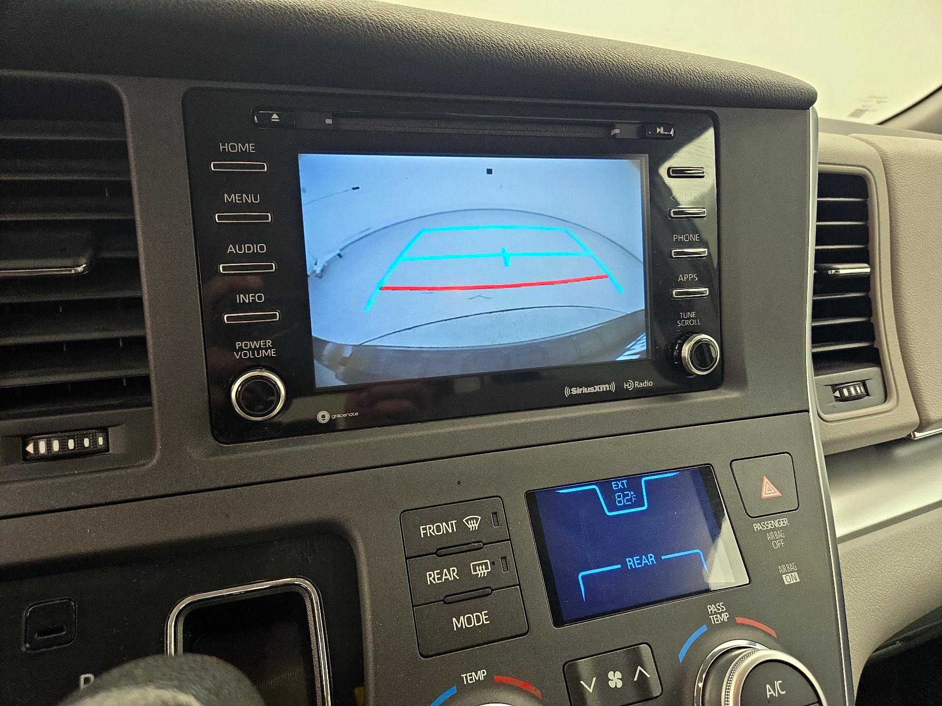 Thumbnail: 2018 Toyota Sienna - 14