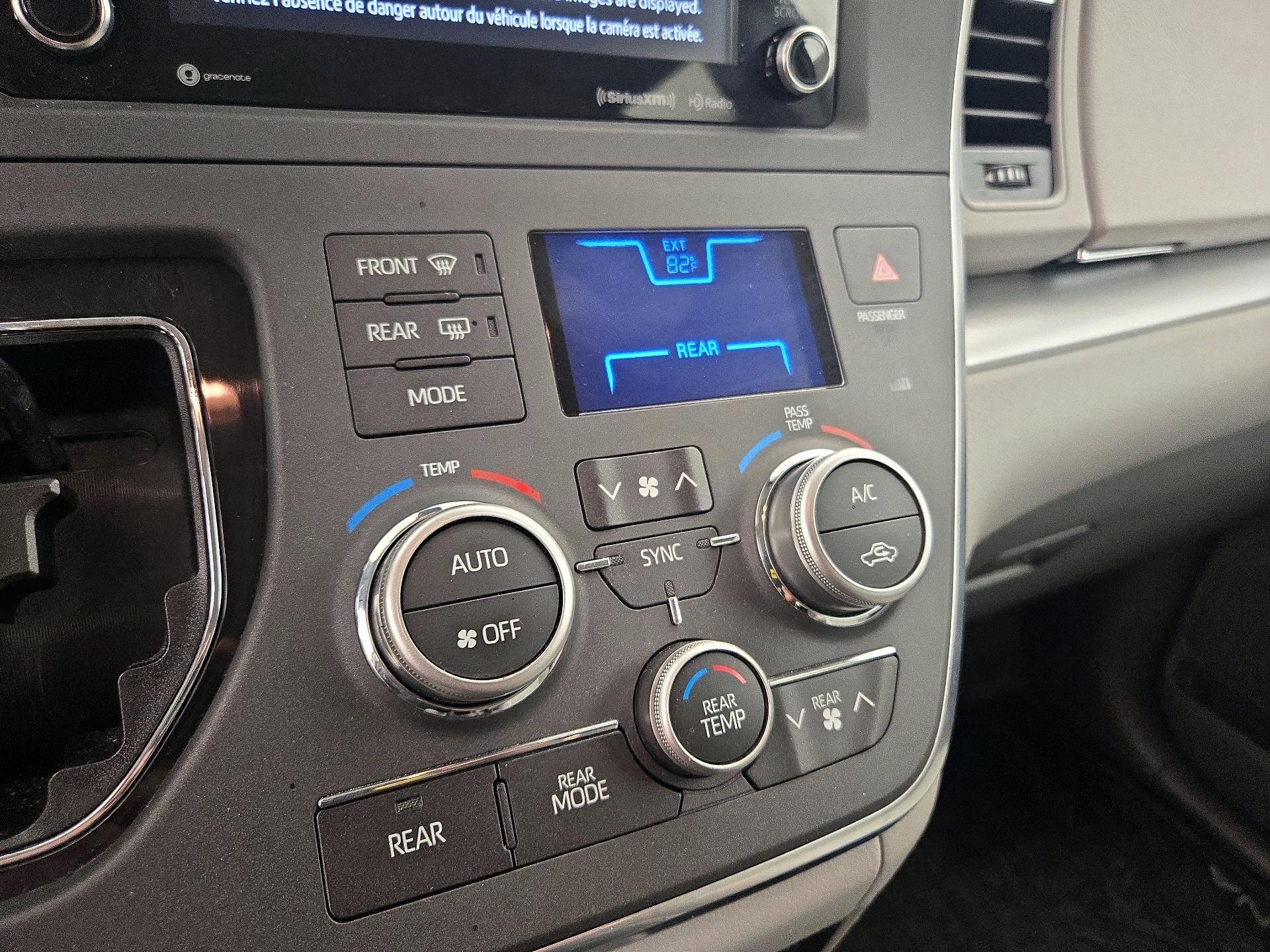 Thumbnail: 2018 Toyota Sienna - 16