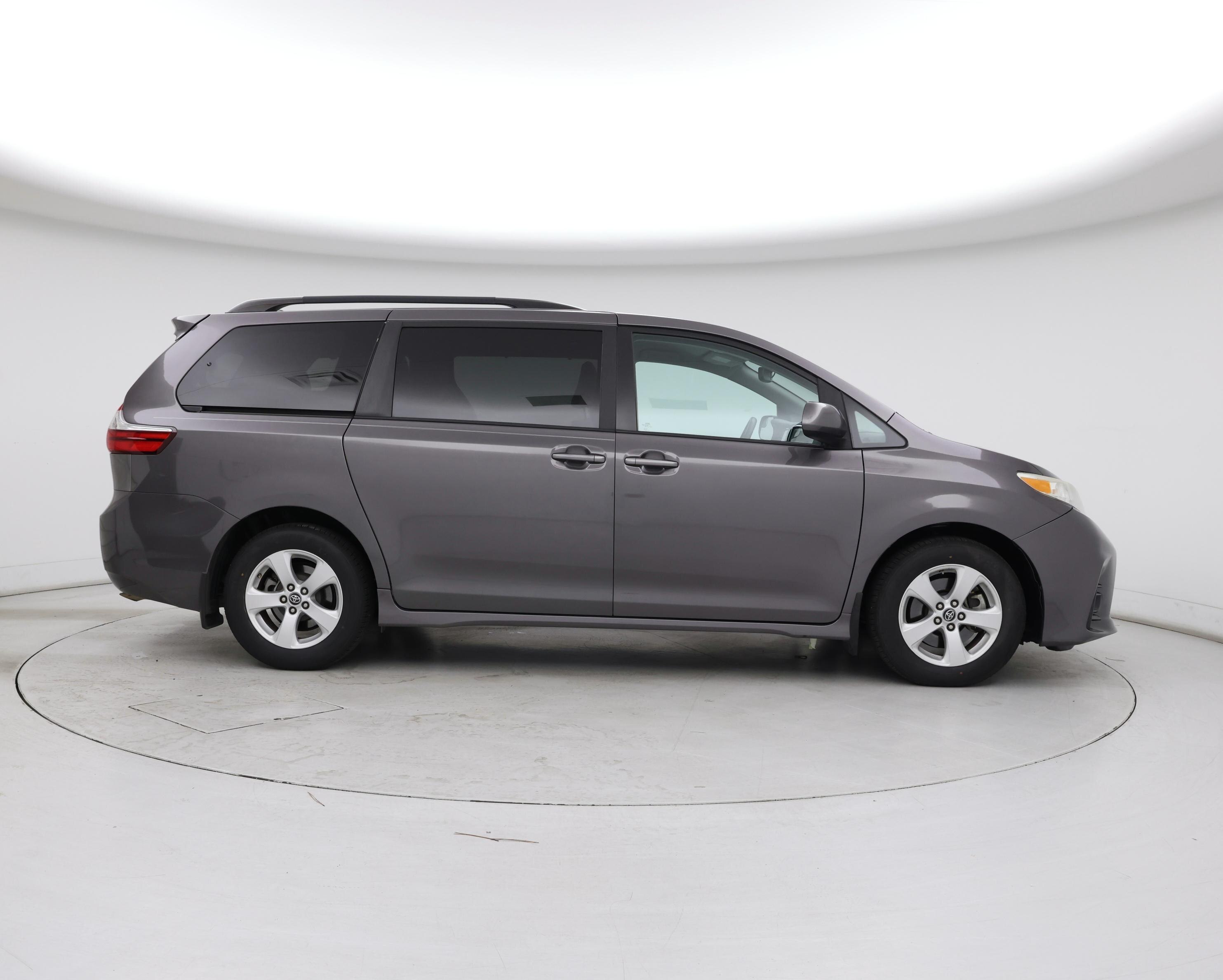 Thumbnail: 2018 Toyota Sienna - 7