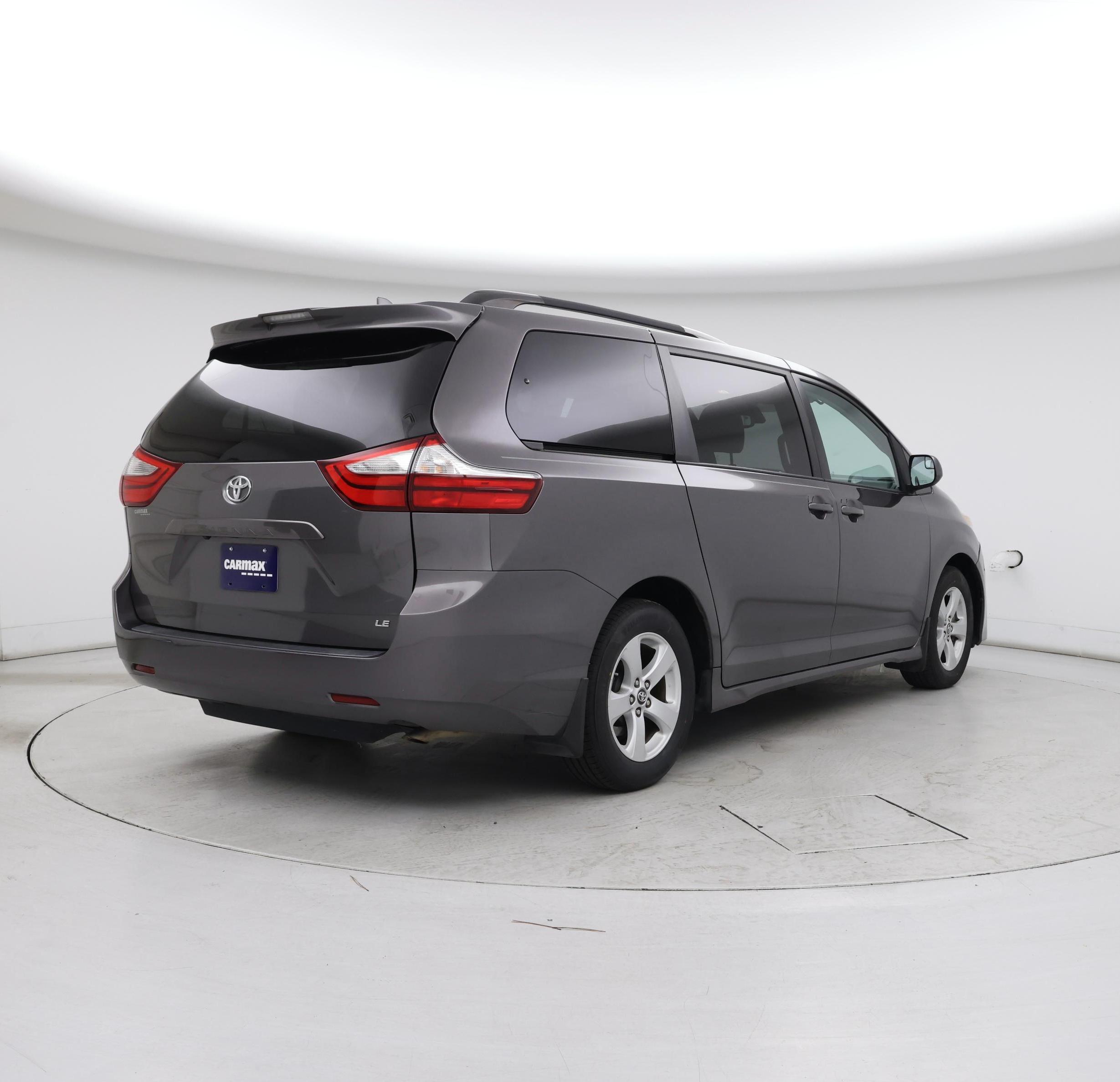 Thumbnail: 2018 Toyota Sienna - 8