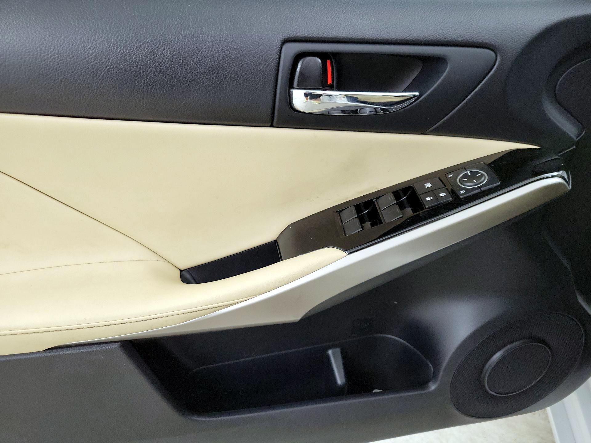 Thumbnail: 2015 Lexus IS - 12