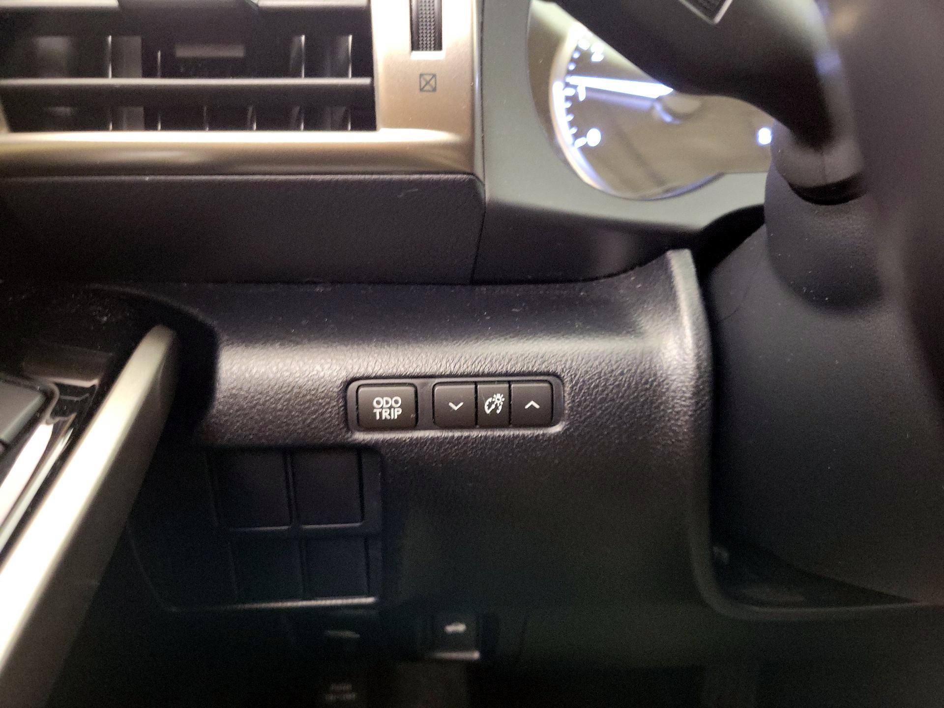Thumbnail: 2015 Lexus IS - 13