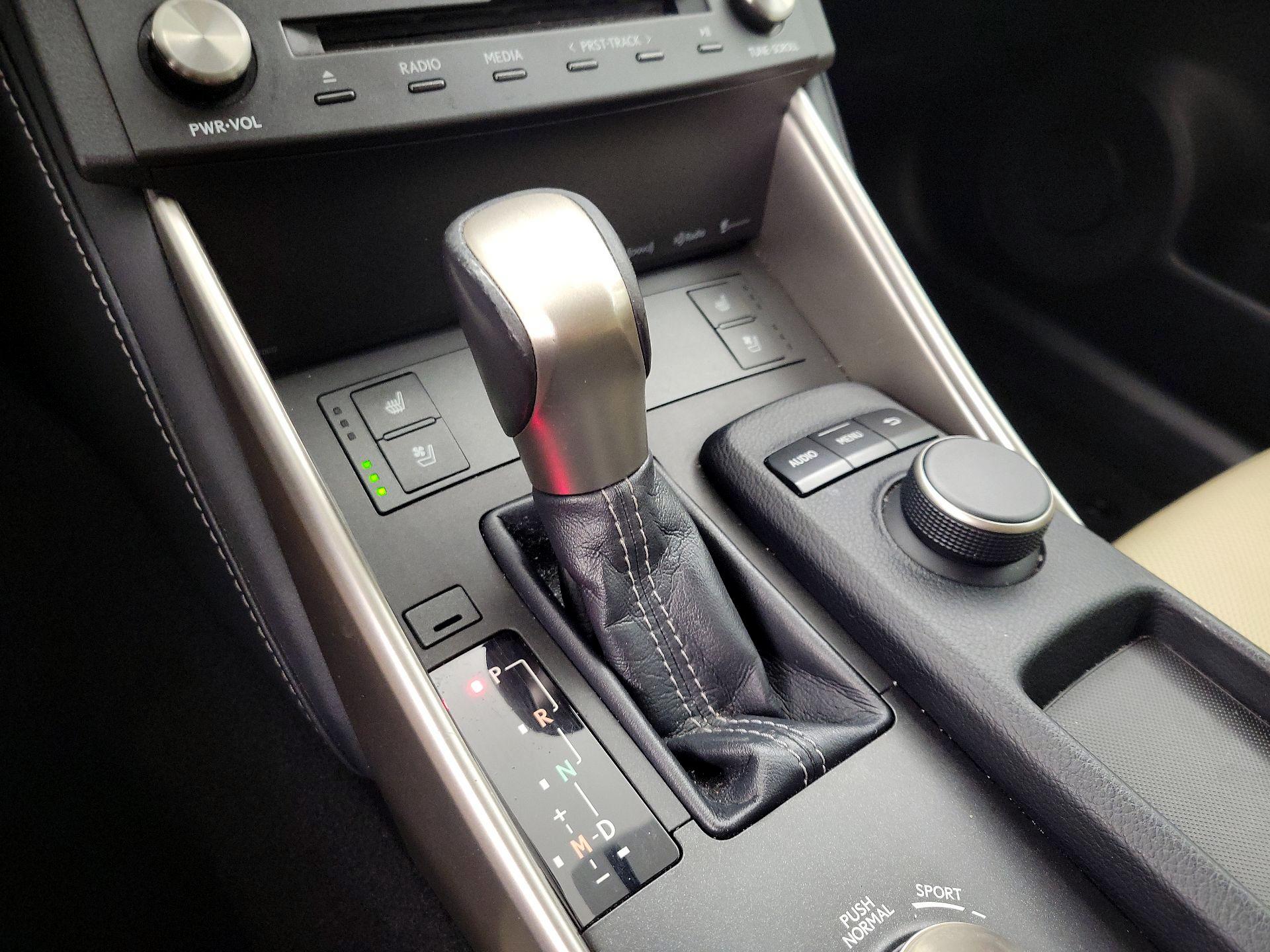 Thumbnail: 2015 Lexus IS - 17