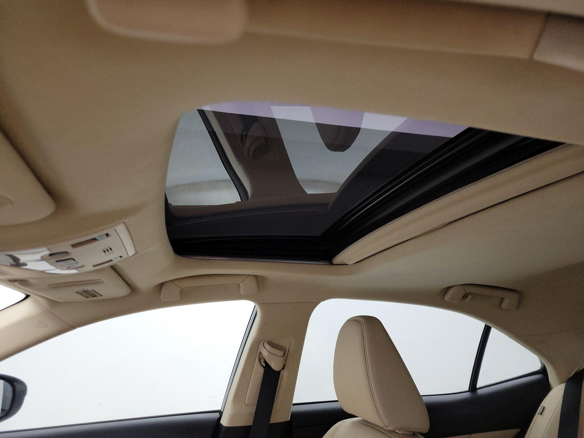 Thumbnail: 2015 Lexus IS - 19