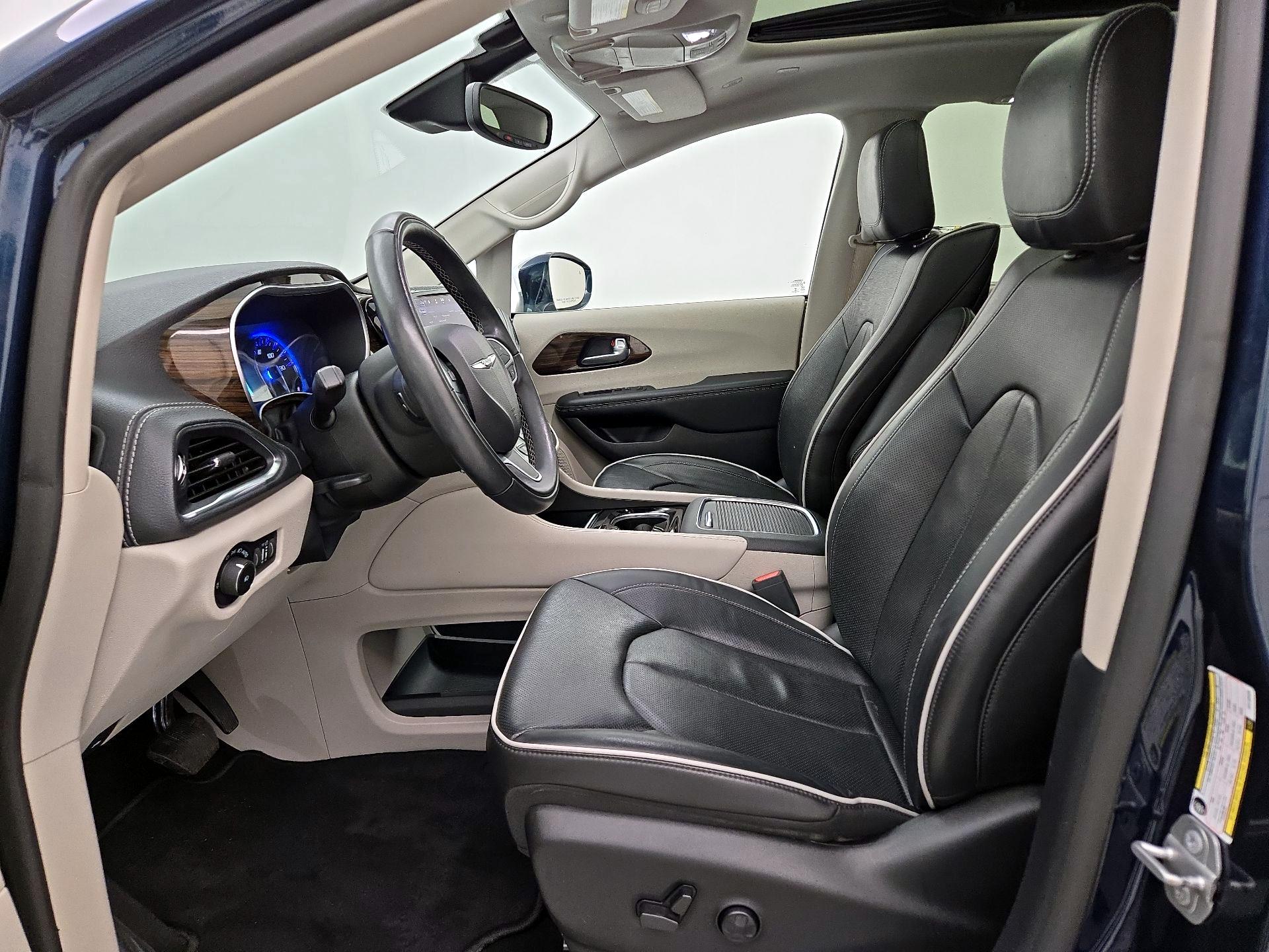 Thumbnail: 2022 Chrysler Pacifica - 11