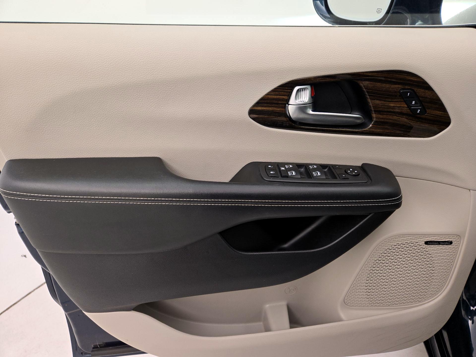 Thumbnail: 2022 Chrysler Pacifica - 12