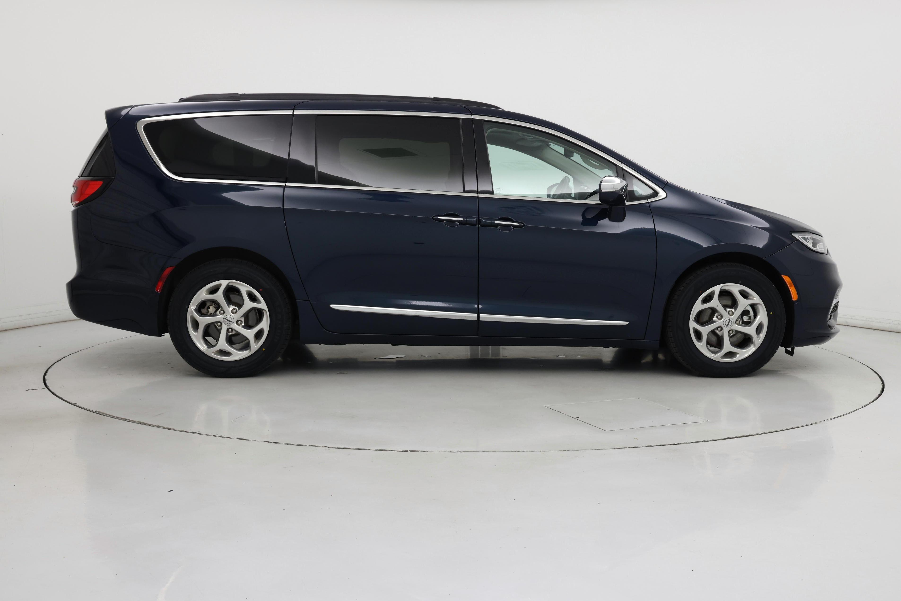 Thumbnail: 2022 Chrysler Pacifica - 7