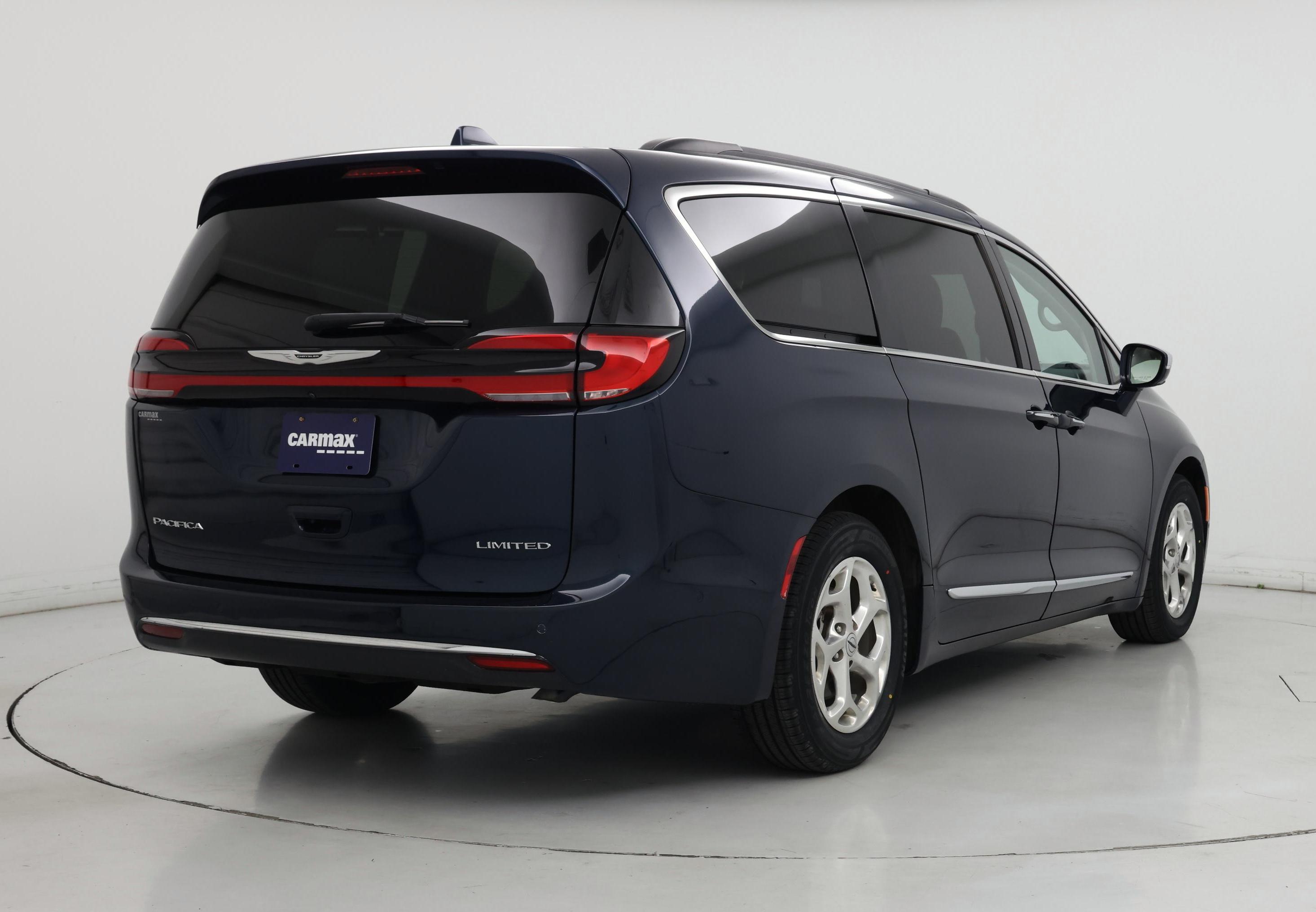 Thumbnail: 2022 Chrysler Pacifica - 8