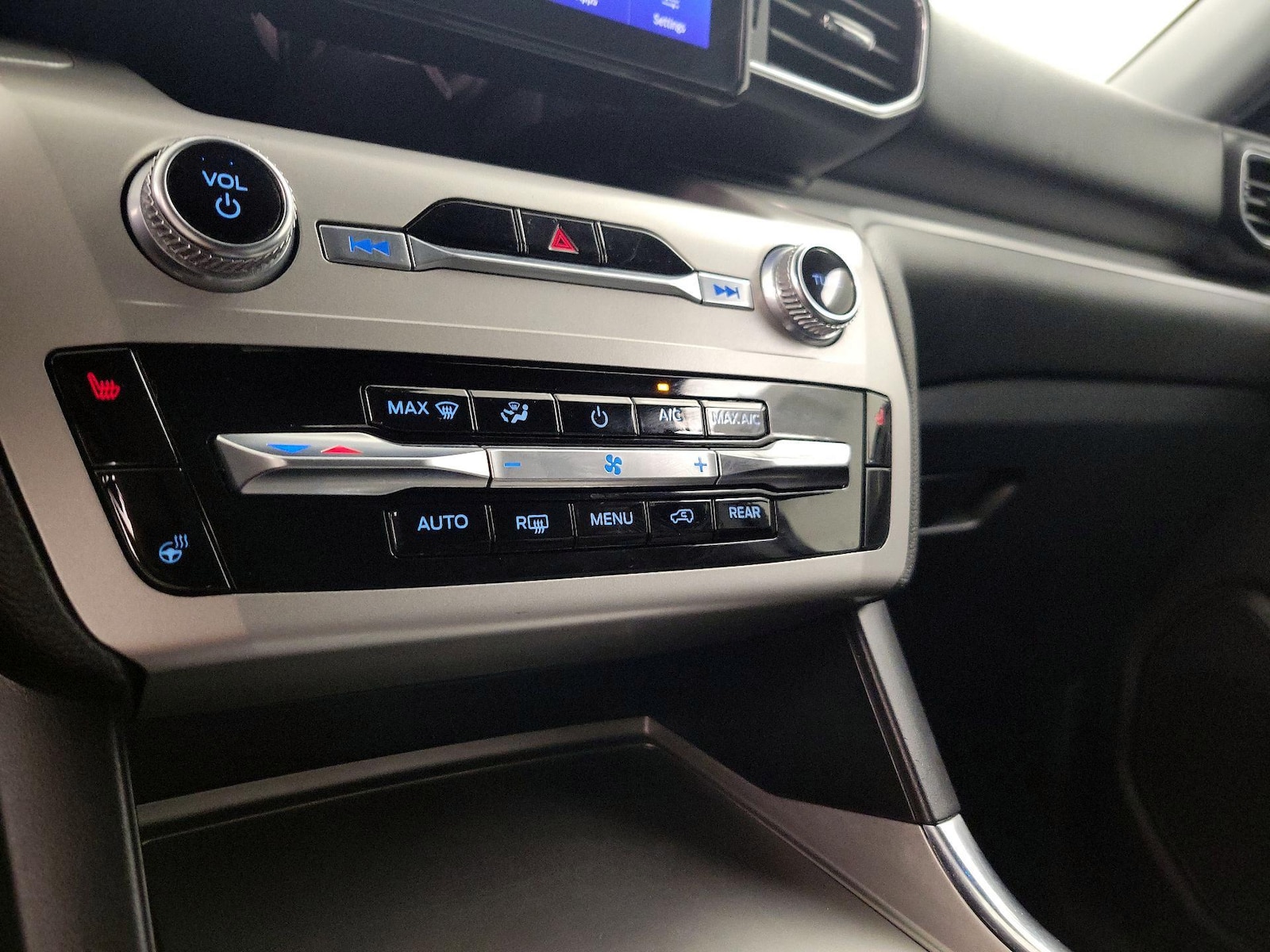 2022 Ford Explorer XLT - Photo 18
