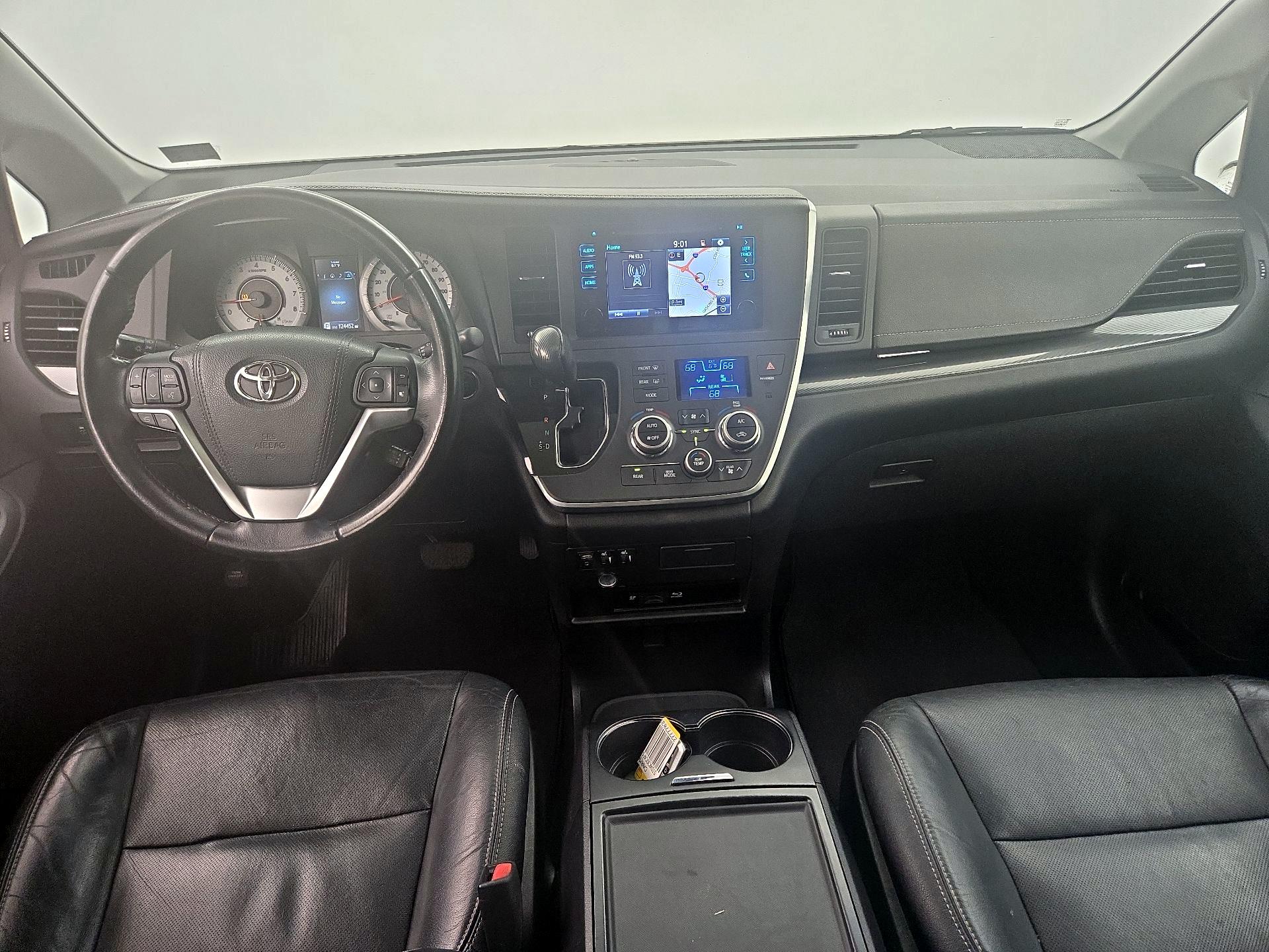 Thumbnail: 2015 Toyota Sienna - 9
