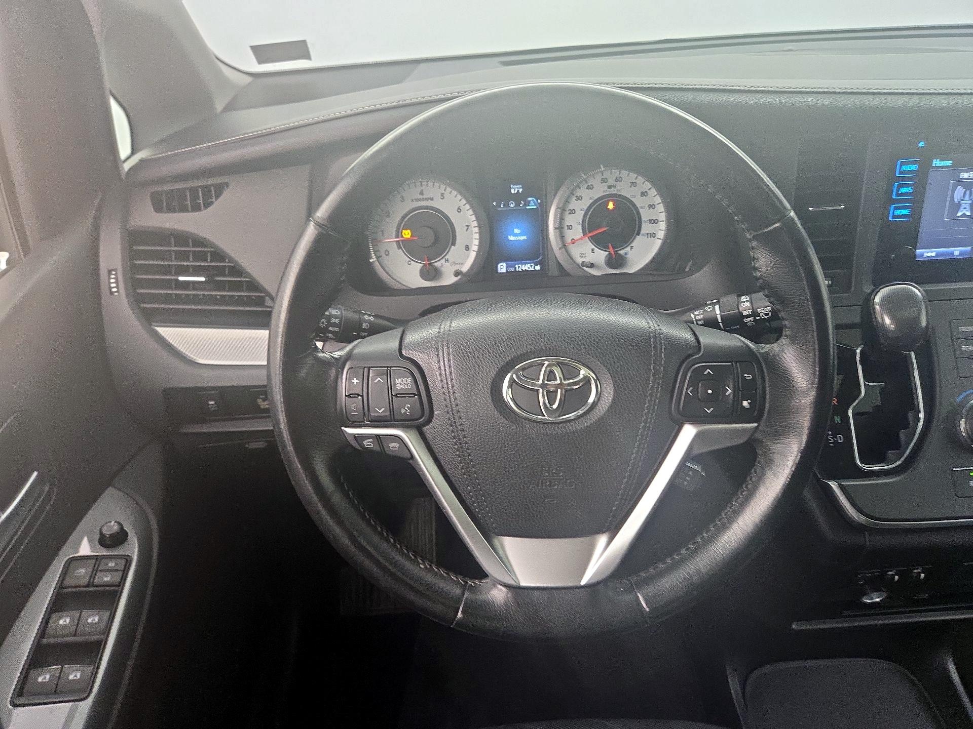 Thumbnail: 2015 Toyota Sienna - 10