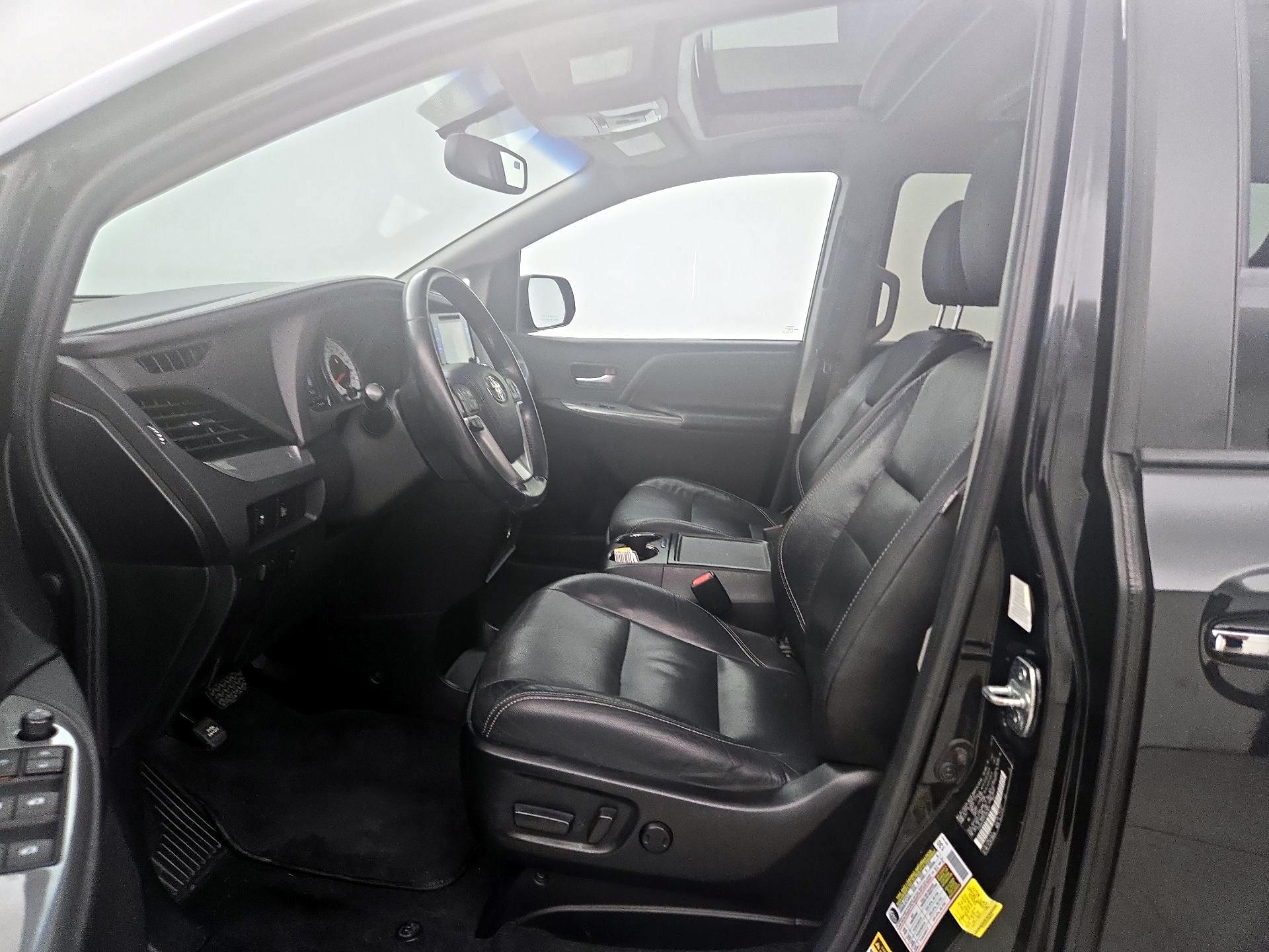 Thumbnail: 2015 Toyota Sienna - 11