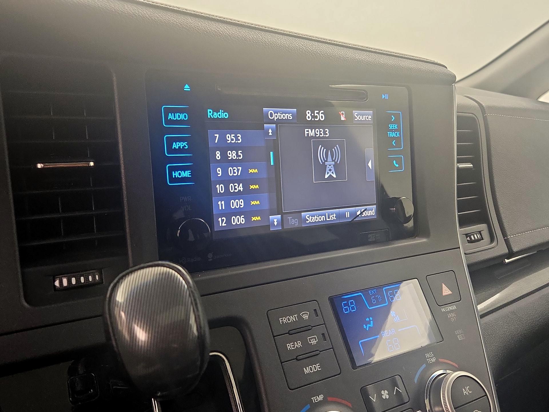 Thumbnail: 2015 Toyota Sienna - 16