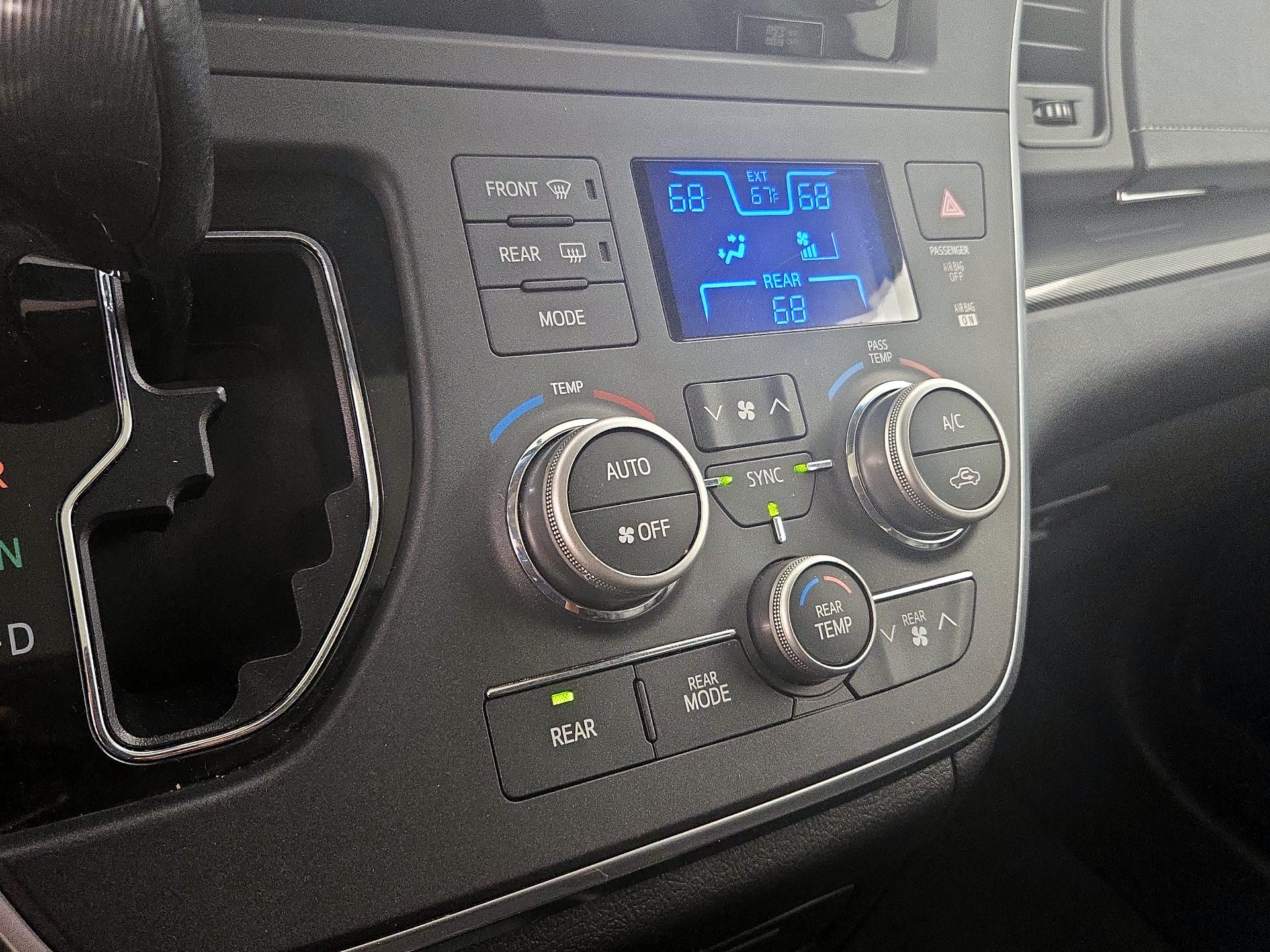 Thumbnail: 2015 Toyota Sienna - 17
