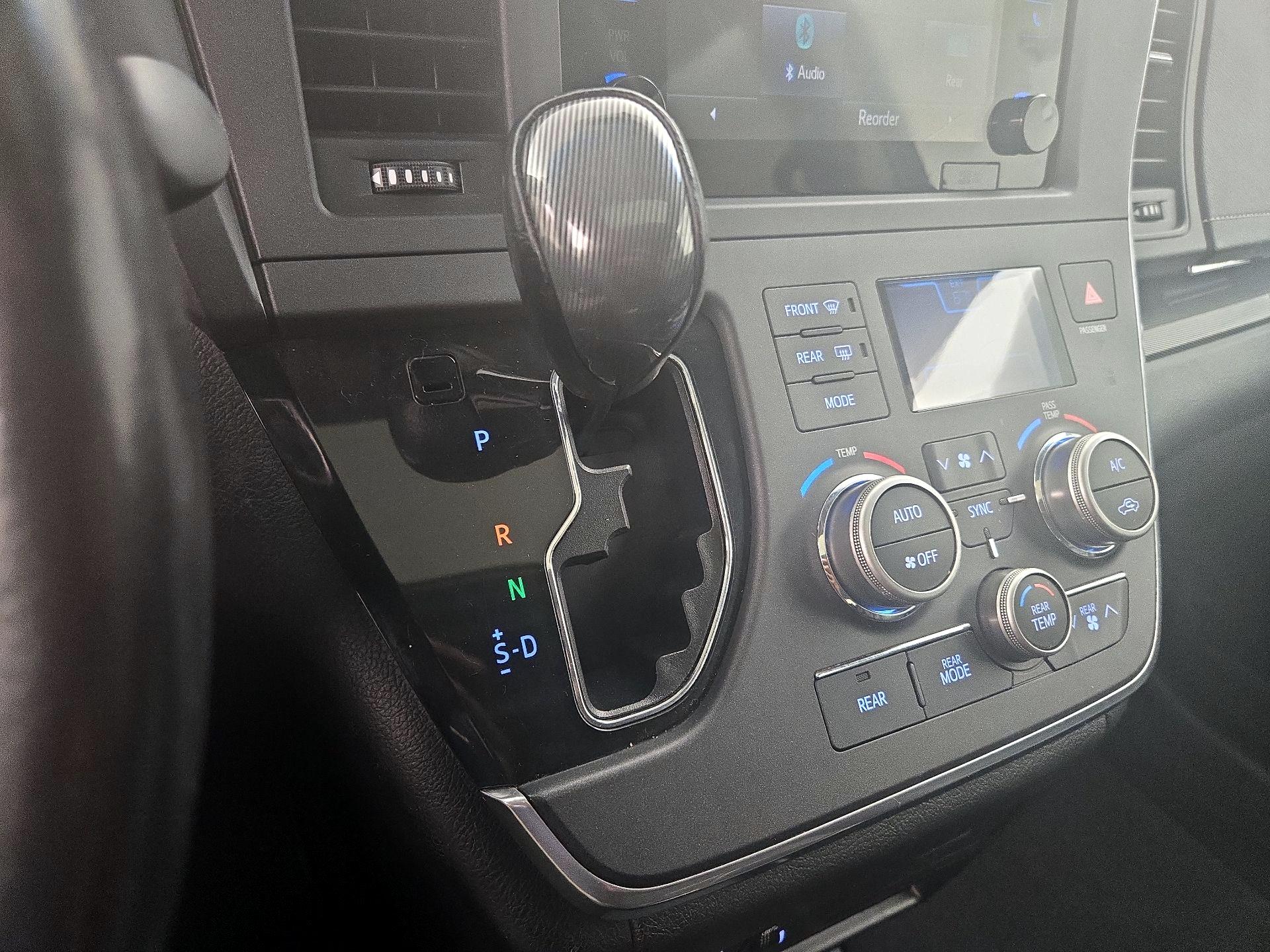 Thumbnail: 2015 Toyota Sienna - 18
