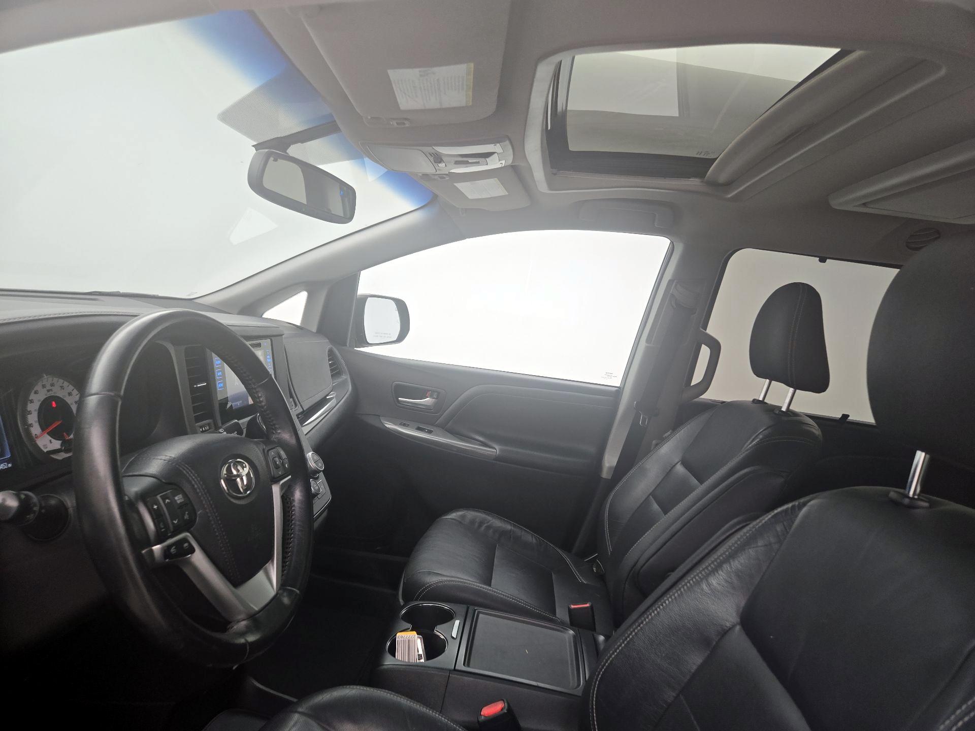 Thumbnail: 2015 Toyota Sienna - 20