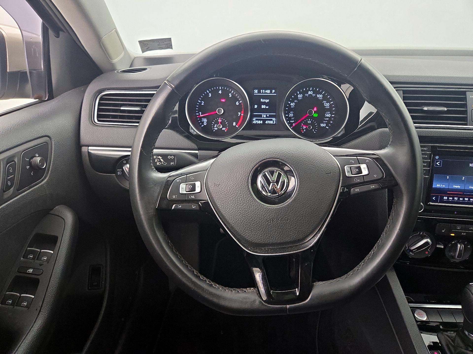 Thumbnail: 2016 Volkswagen Jetta - 10