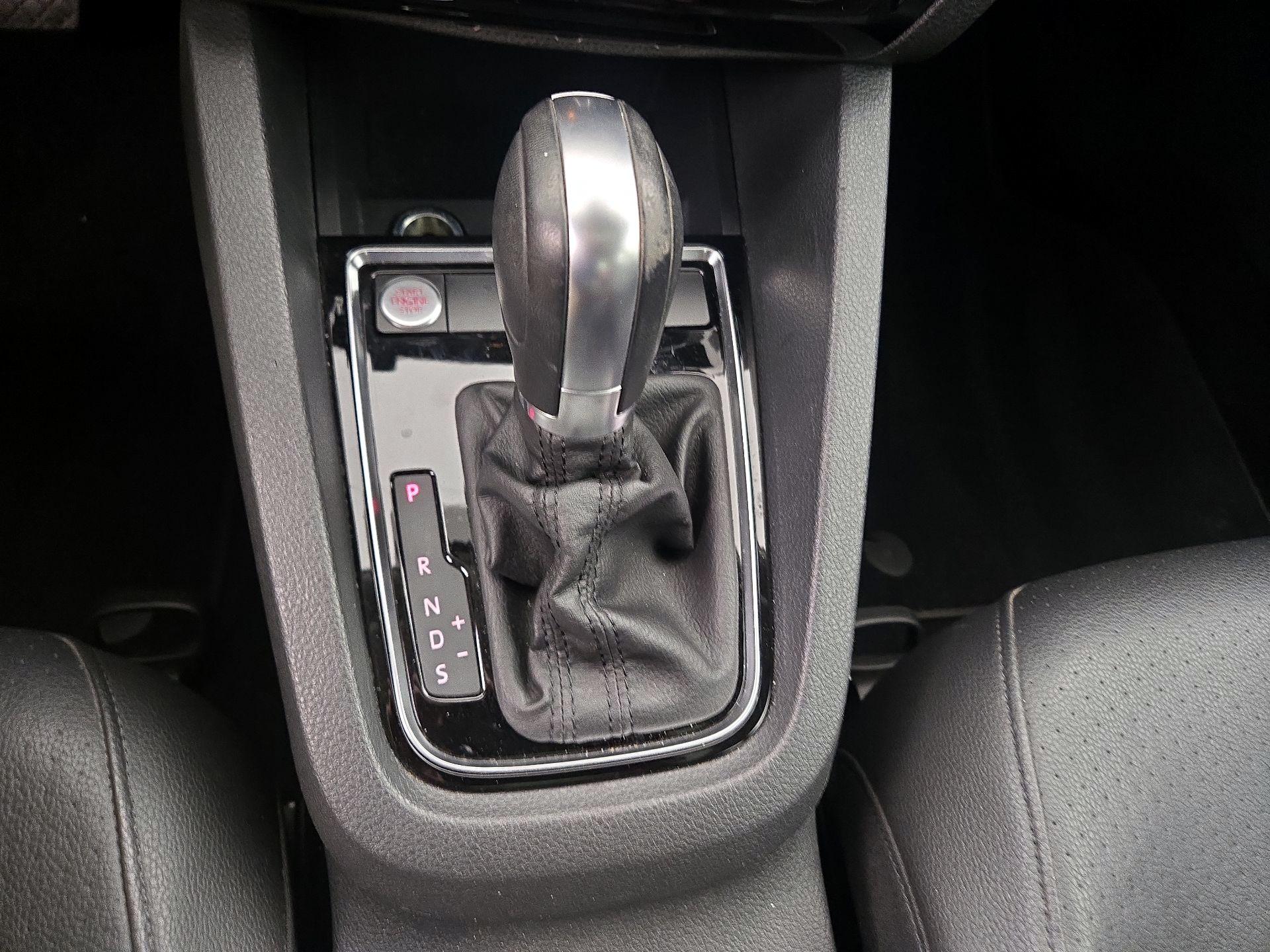 Thumbnail: 2016 Volkswagen Jetta - 18