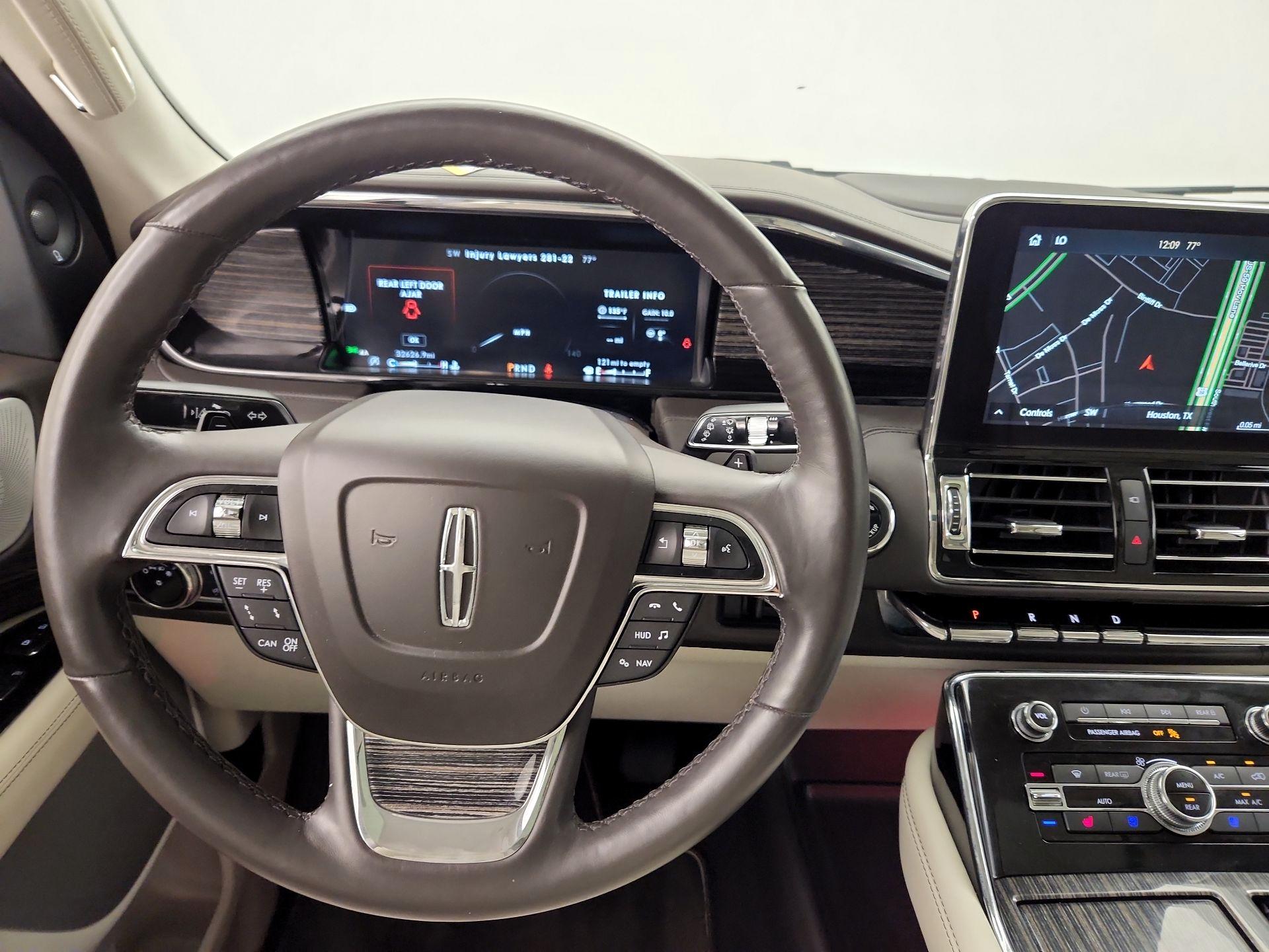 Thumbnail: 2020 Lincoln Navigator L - 10