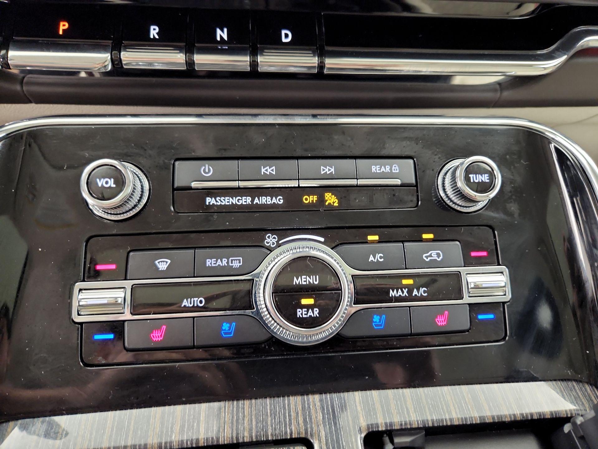 Thumbnail: 2020 Lincoln Navigator L - 17