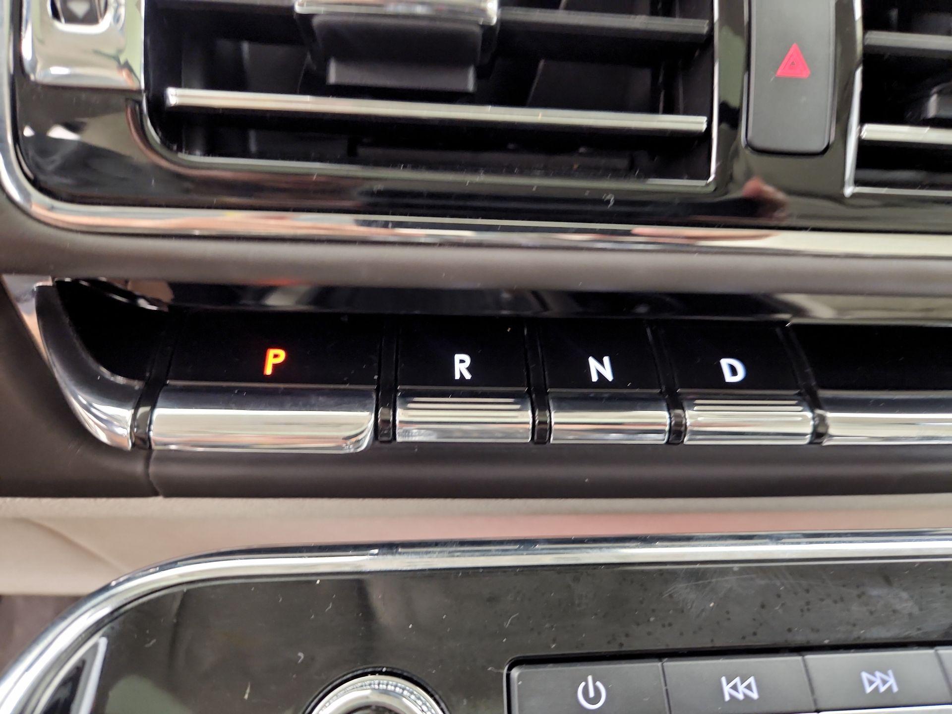 Thumbnail: 2020 Lincoln Navigator L - 18