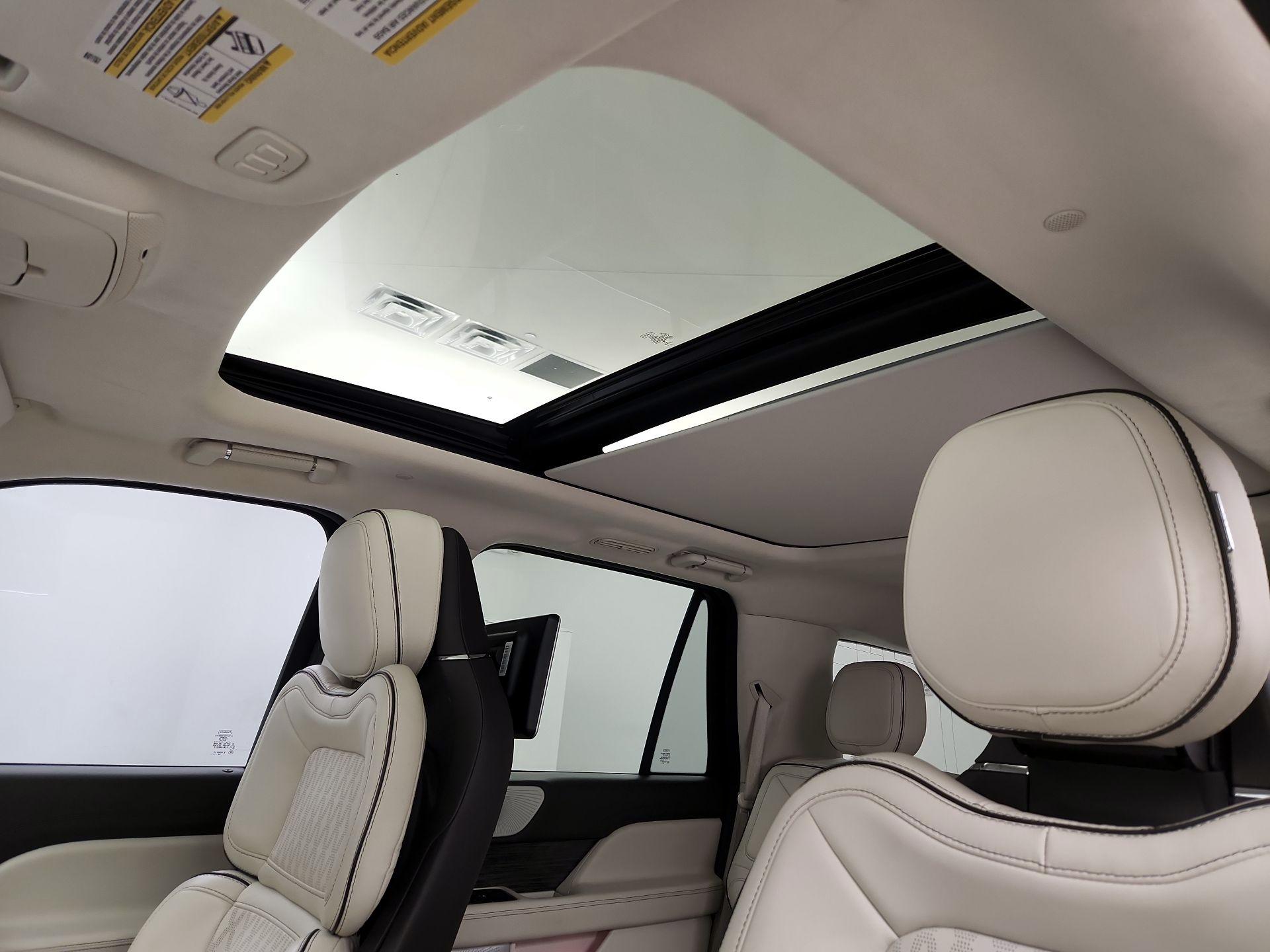 Thumbnail: 2020 Lincoln Navigator L - 20