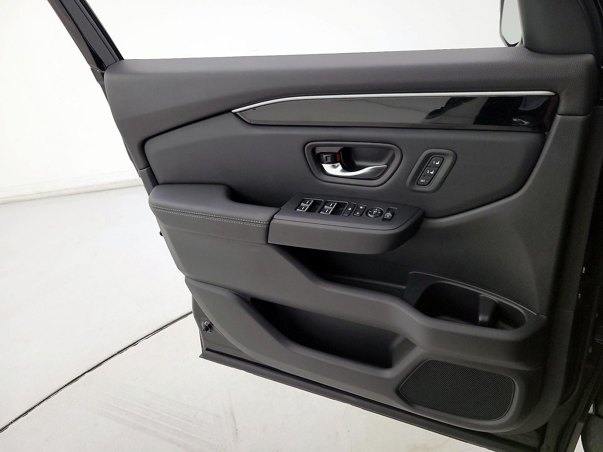 Thumbnail: 2024 Honda Pilot - 12