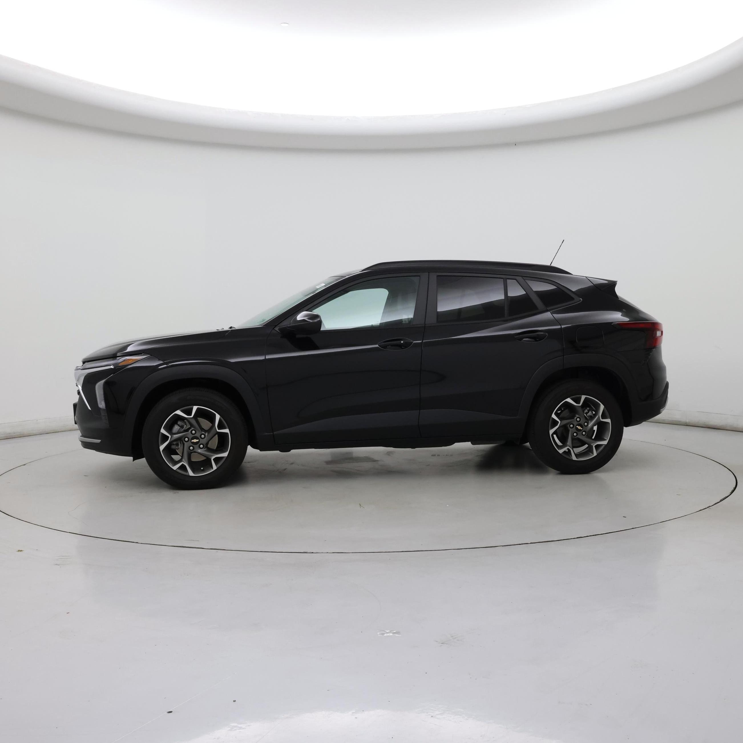 Thumbnail: 2024 Chevrolet Trax - 3