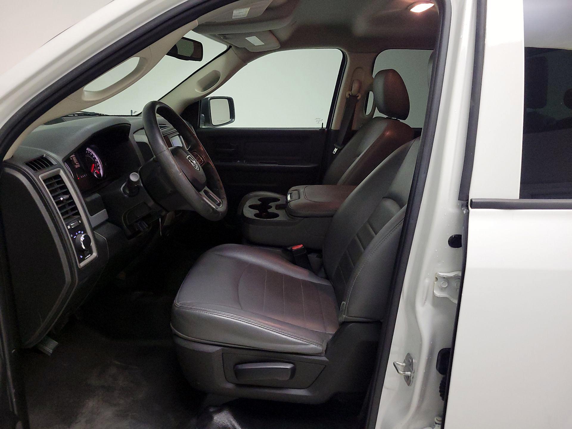 Thumbnail: 2019 RAM 1500 Classic - 11