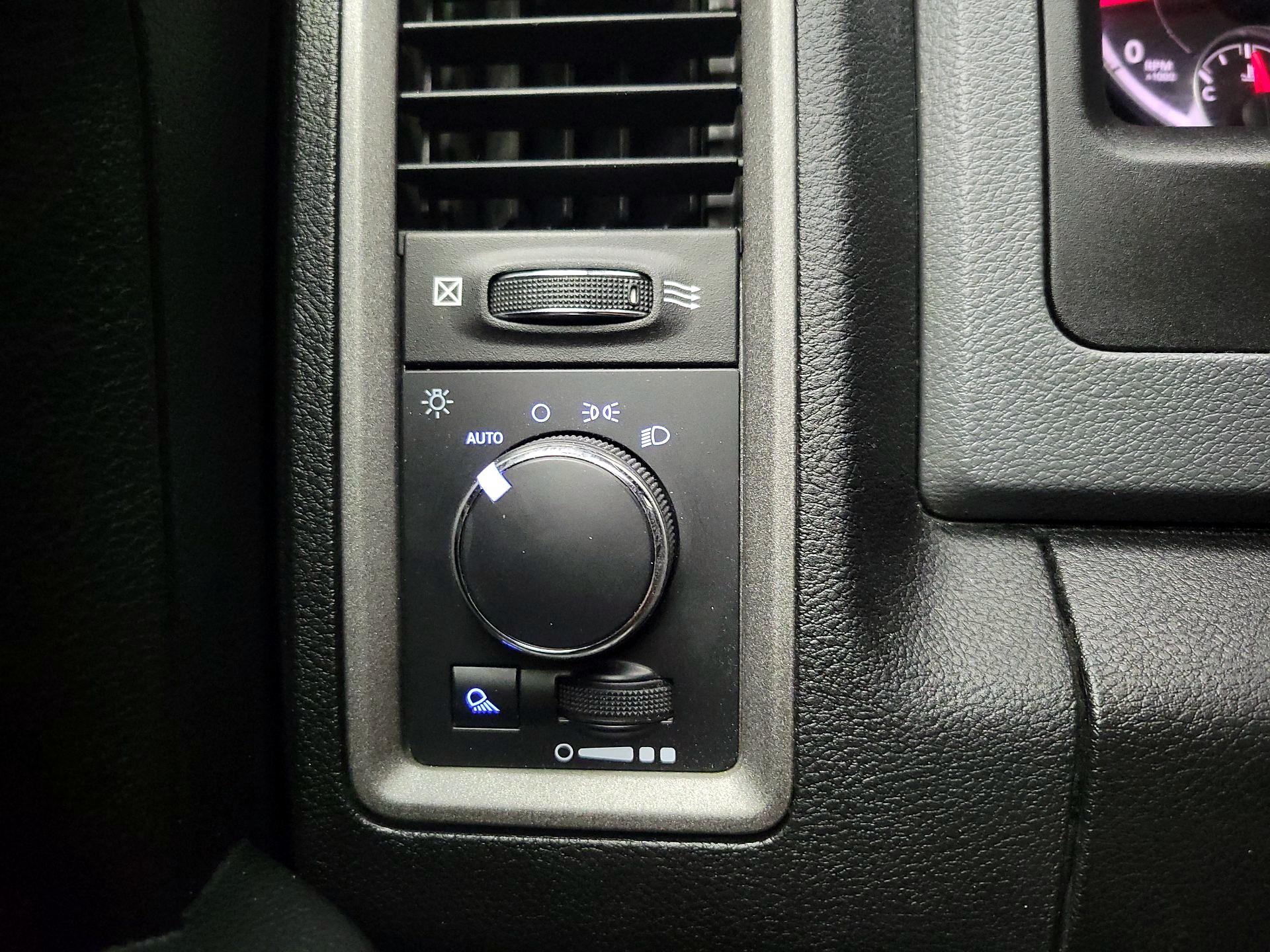 Thumbnail: 2019 RAM 1500 Classic - 13