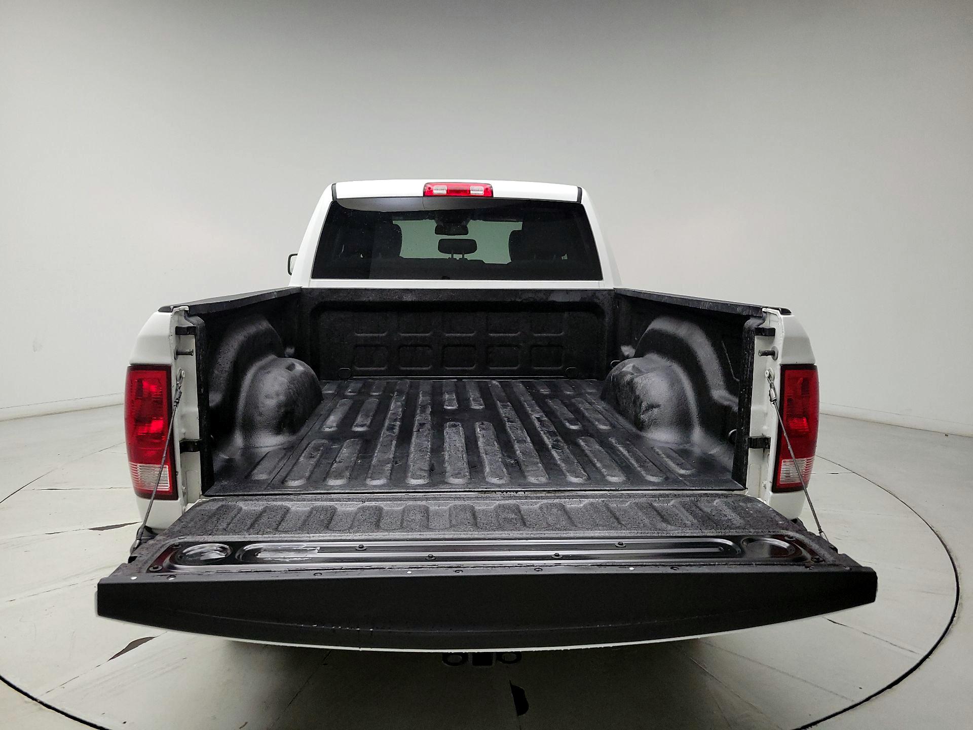 Thumbnail: 2019 RAM 1500 Classic - 19