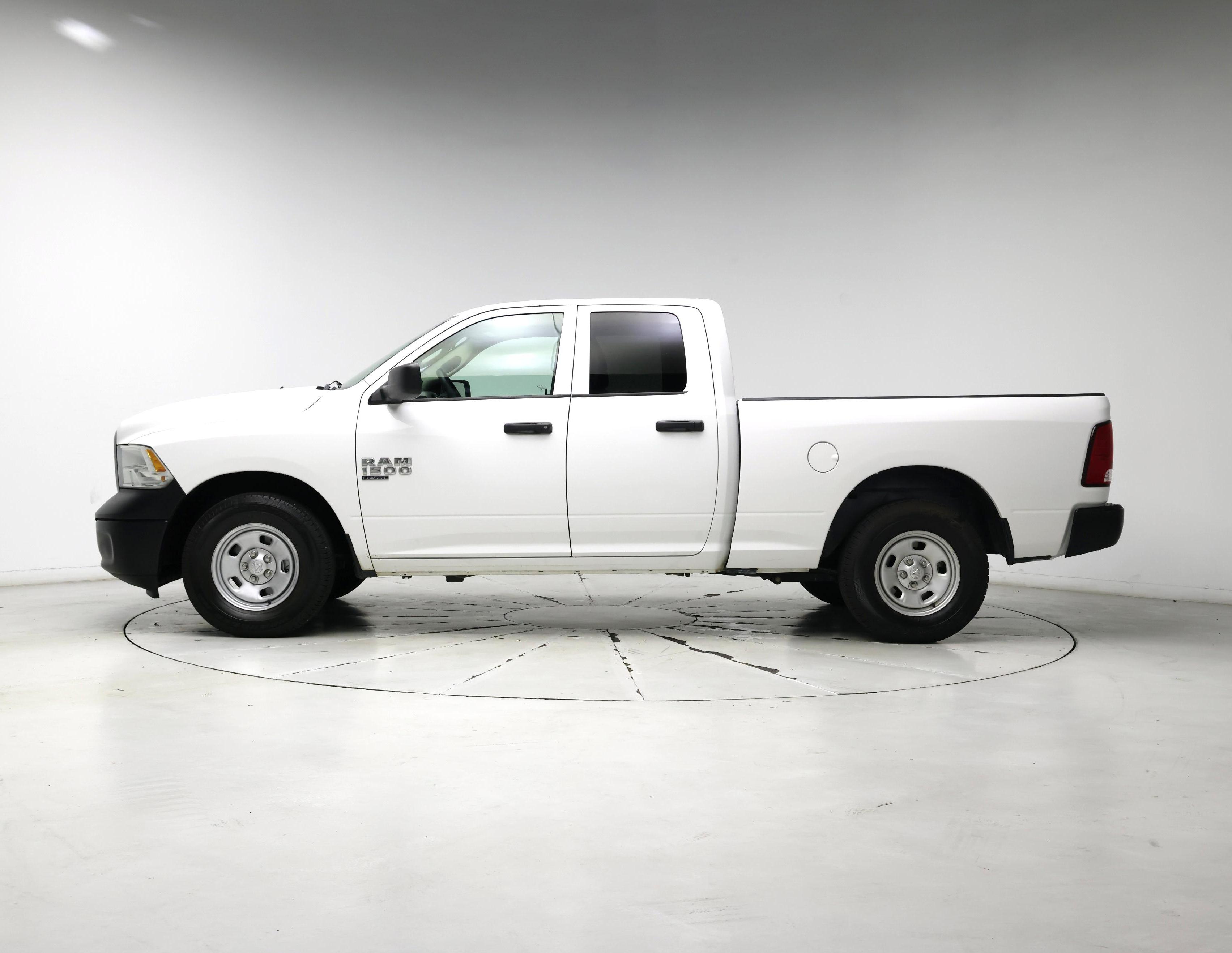 Thumbnail: 2019 RAM 1500 Classic - 3