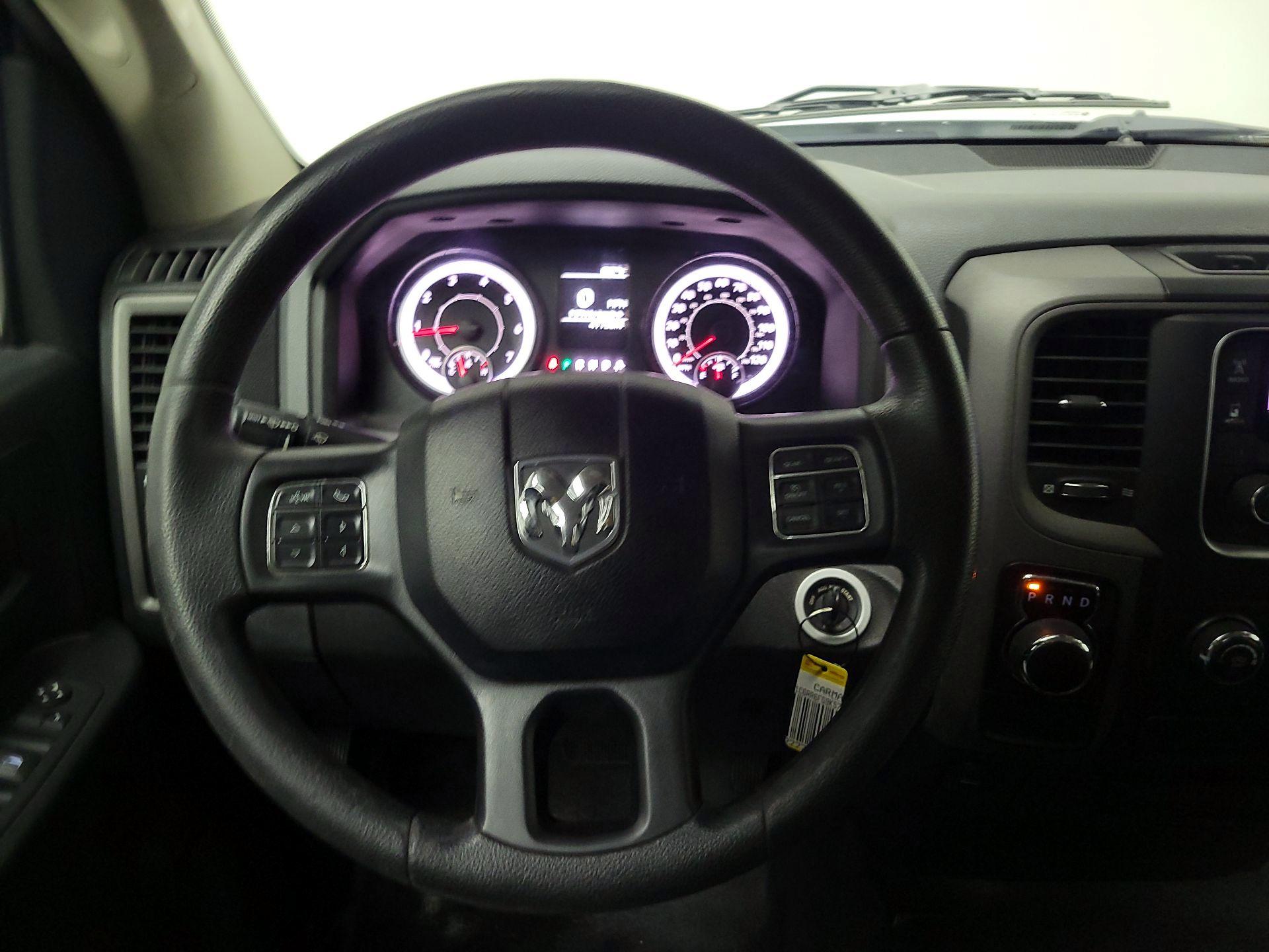 Thumbnail: 2019 RAM 1500 Classic - 10