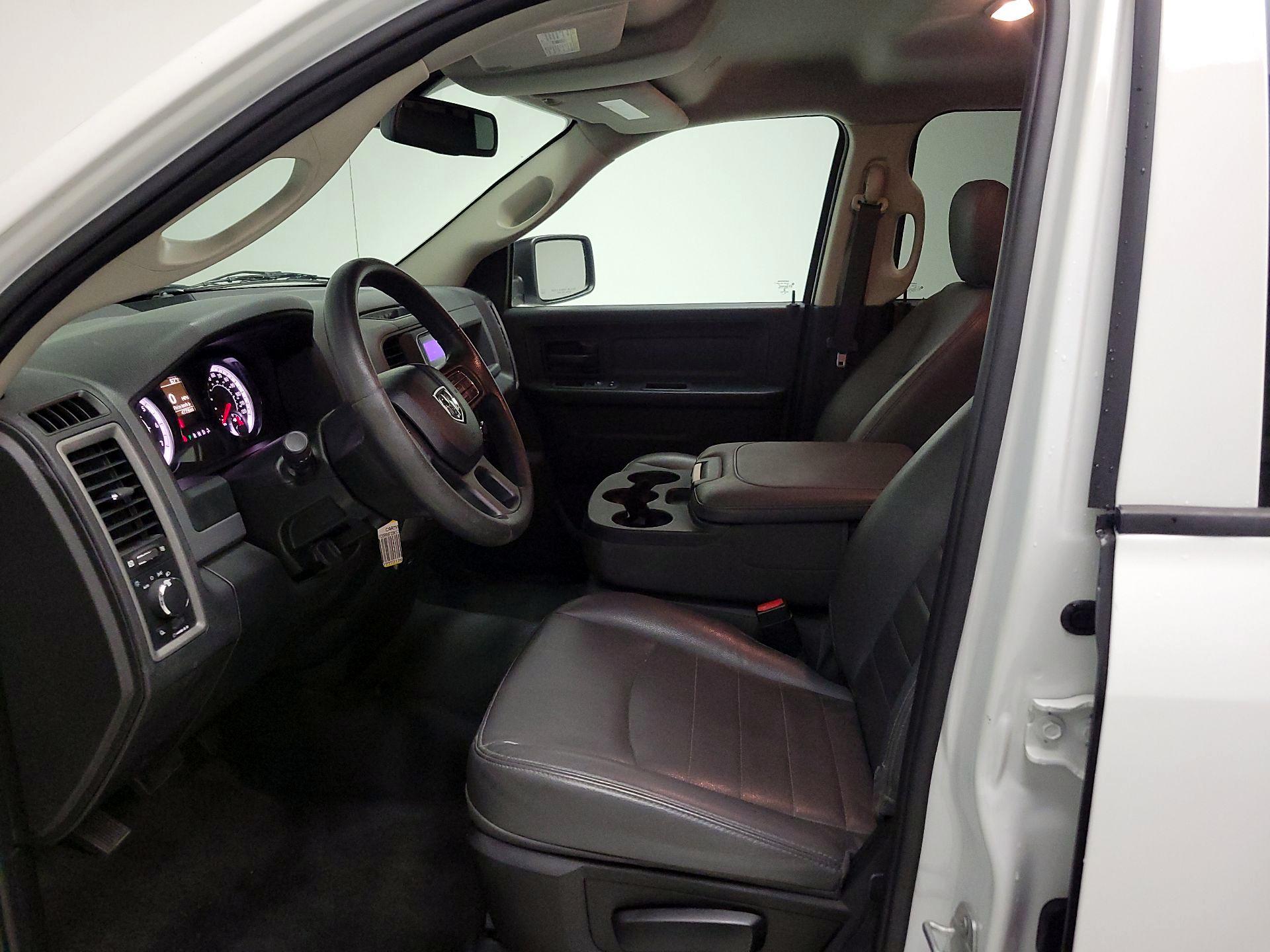 Thumbnail: 2019 RAM 1500 Classic - 11