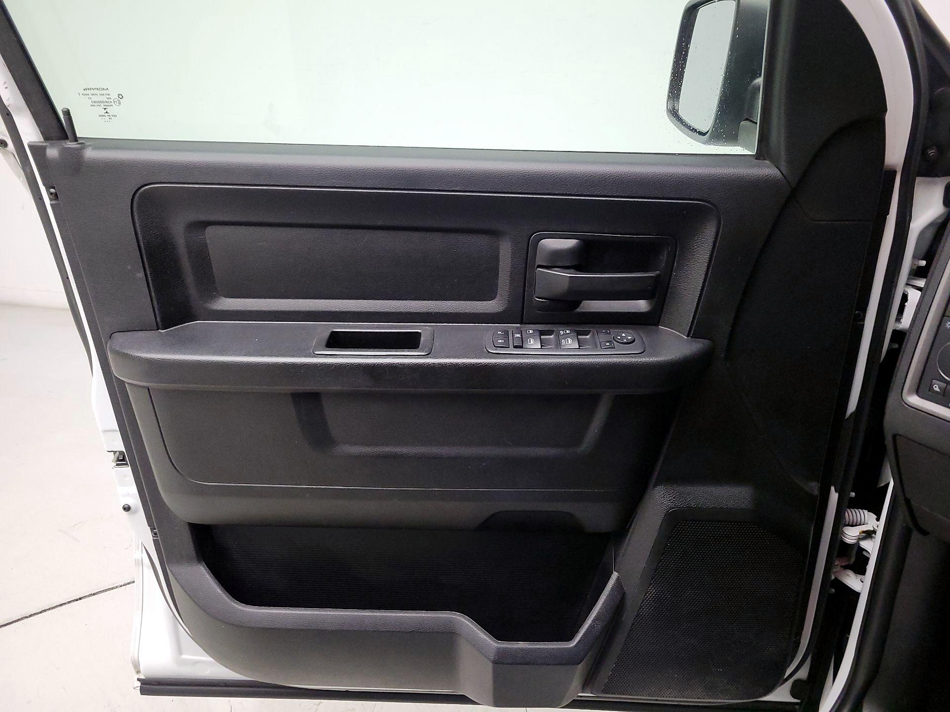 Thumbnail: 2019 RAM 1500 Classic - 12