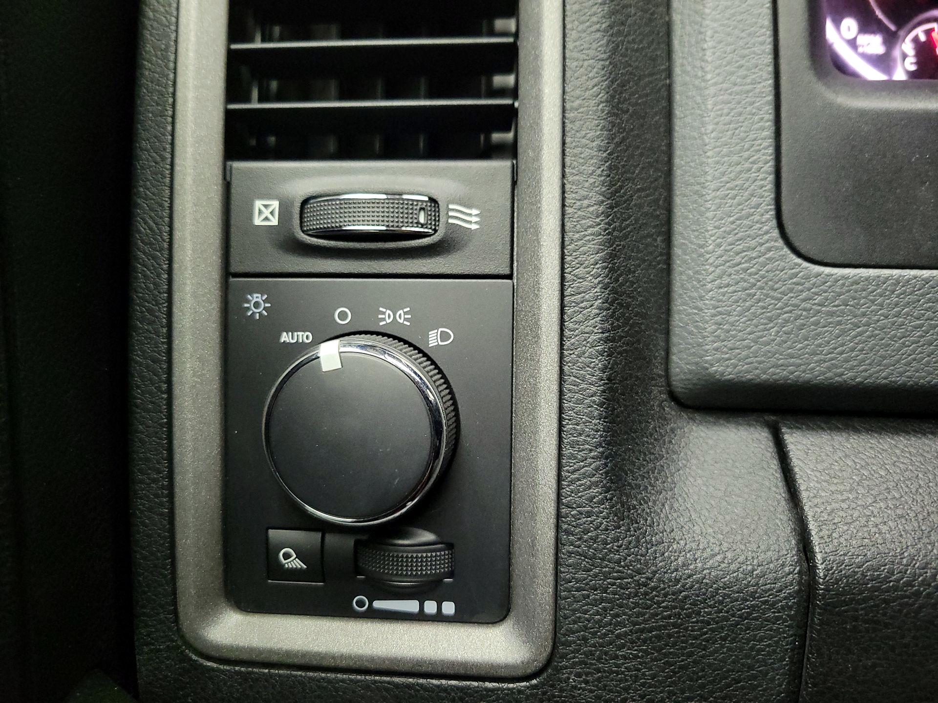 Thumbnail: 2019 RAM 1500 Classic - 13