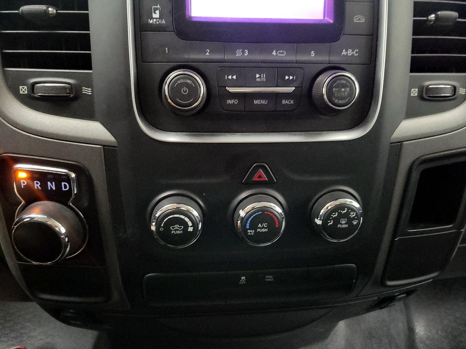 Thumbnail: 2019 RAM 1500 Classic - 15