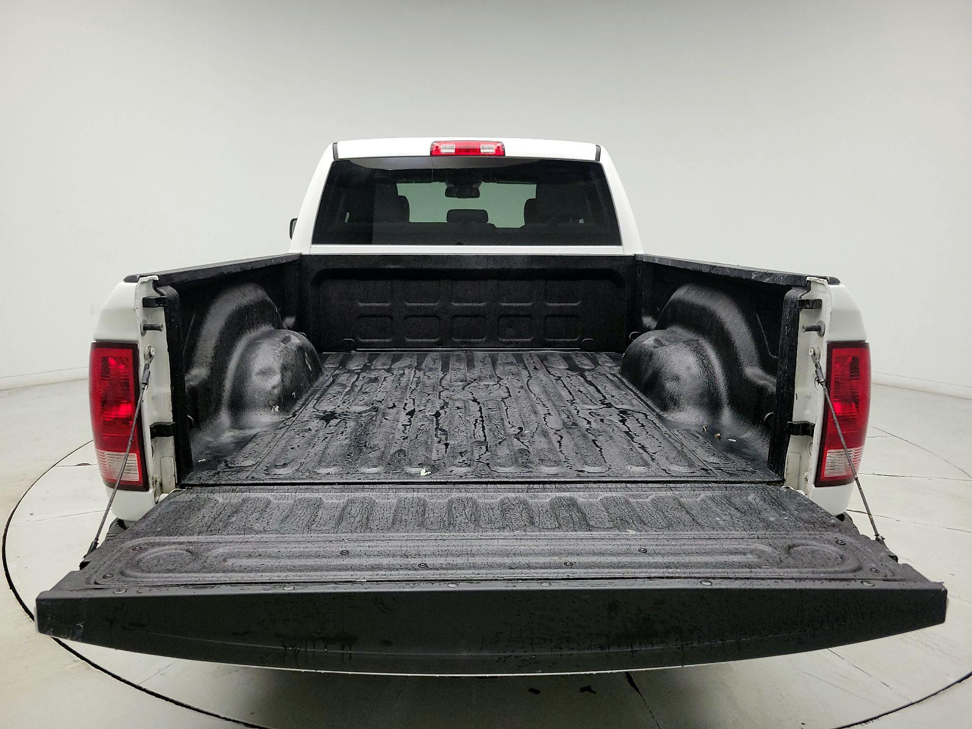 Thumbnail: 2019 RAM 1500 Classic - 19