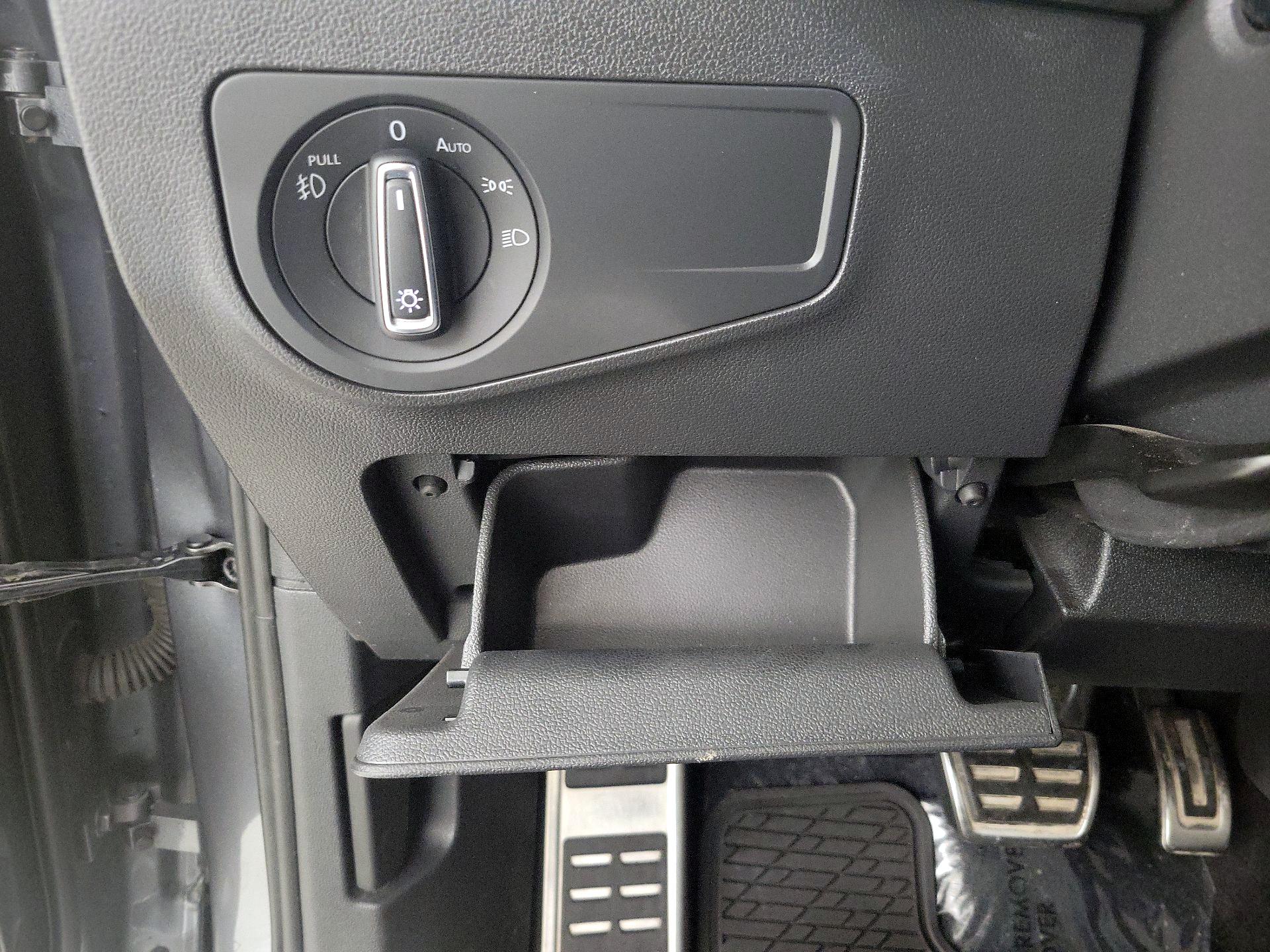 Thumbnail: 2021 Volkswagen Tiguan - 13