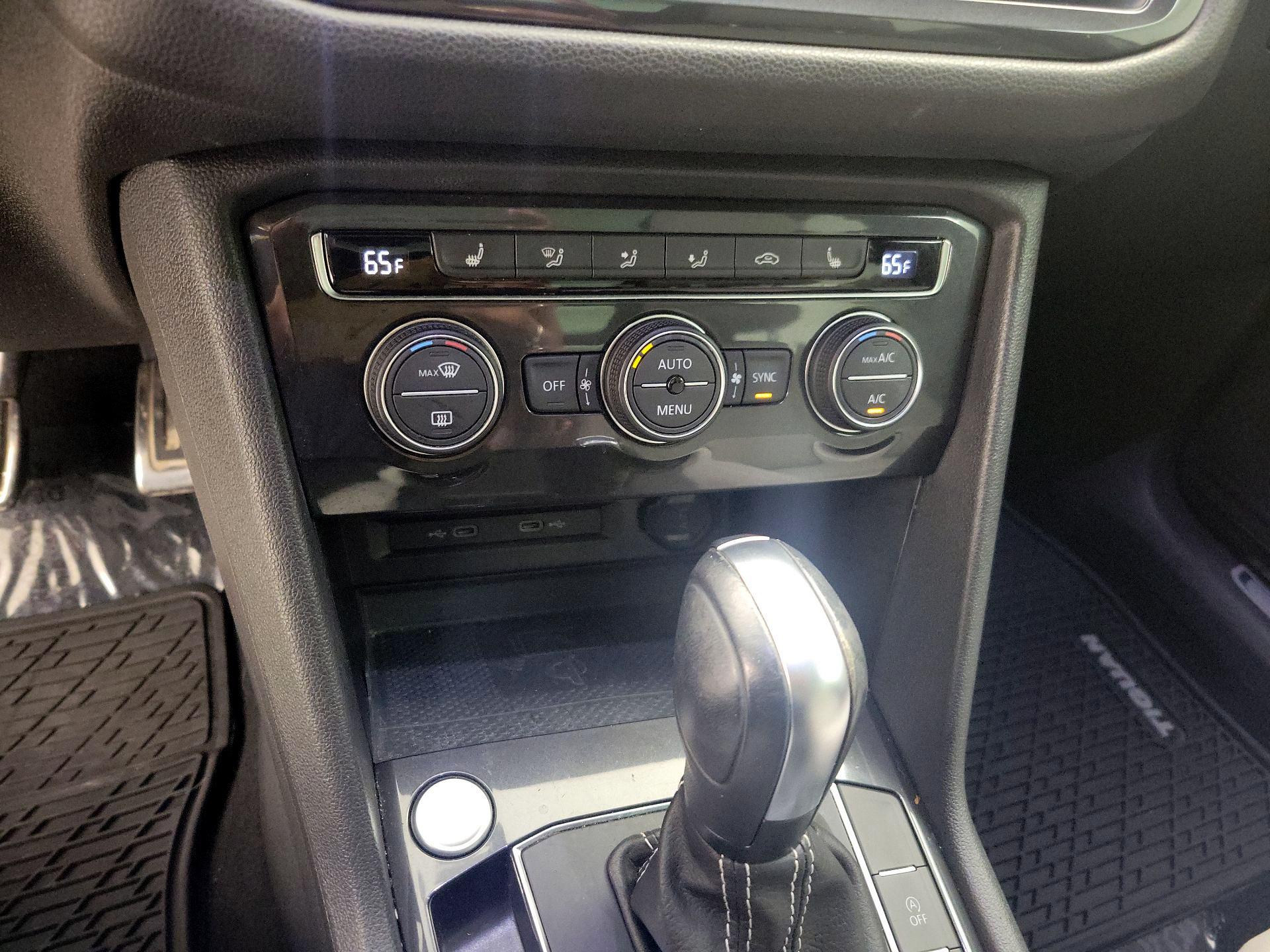 Thumbnail: 2021 Volkswagen Tiguan - 16