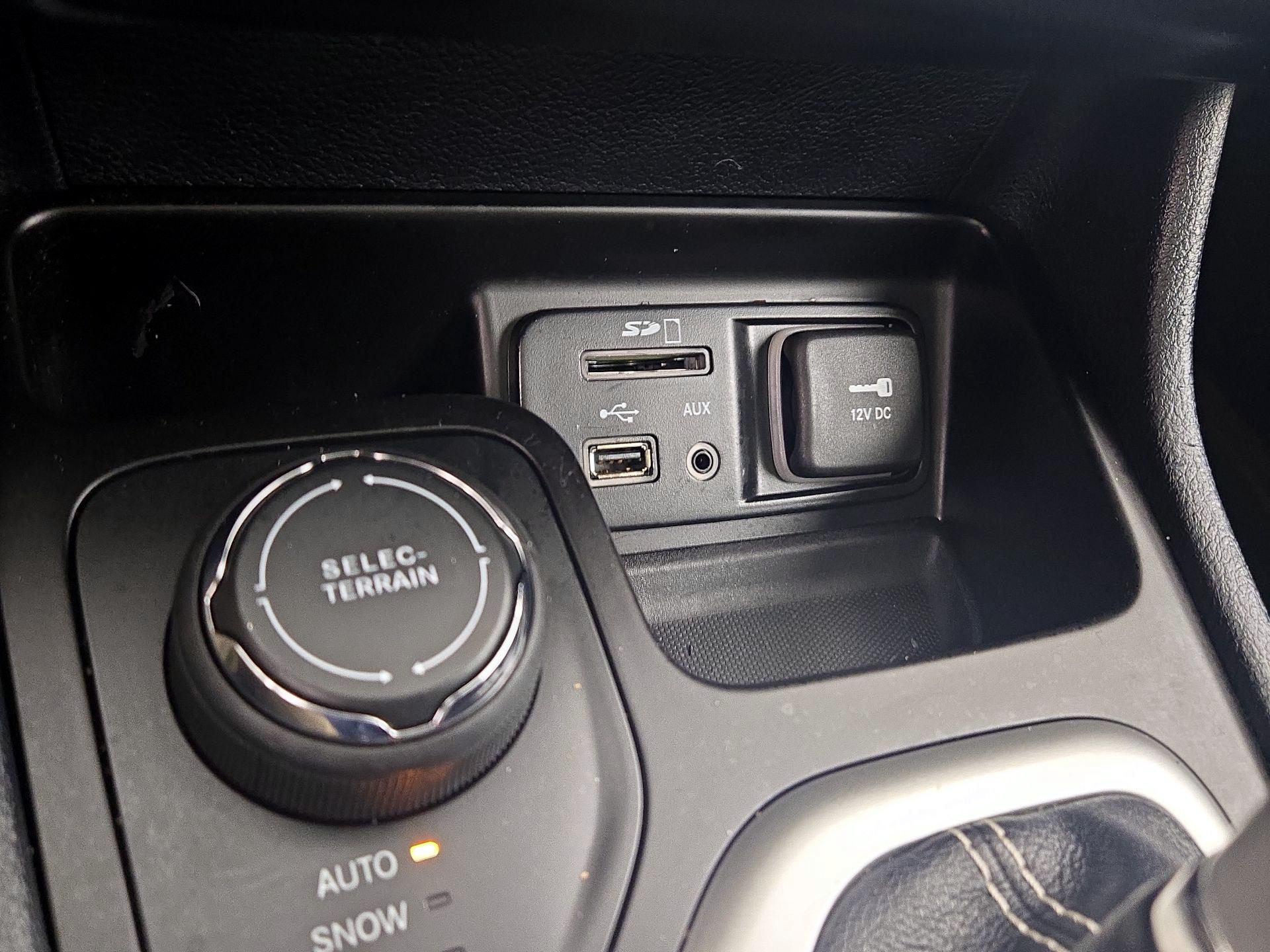 Thumbnail: 2016 Jeep Cherokee - 19