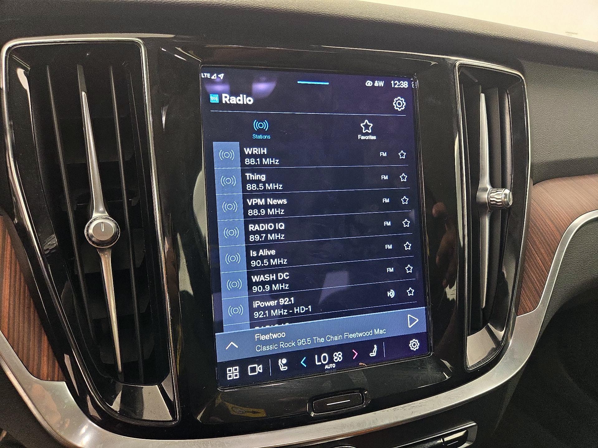 Thumbnail: 2023 Volvo S60 - 16
