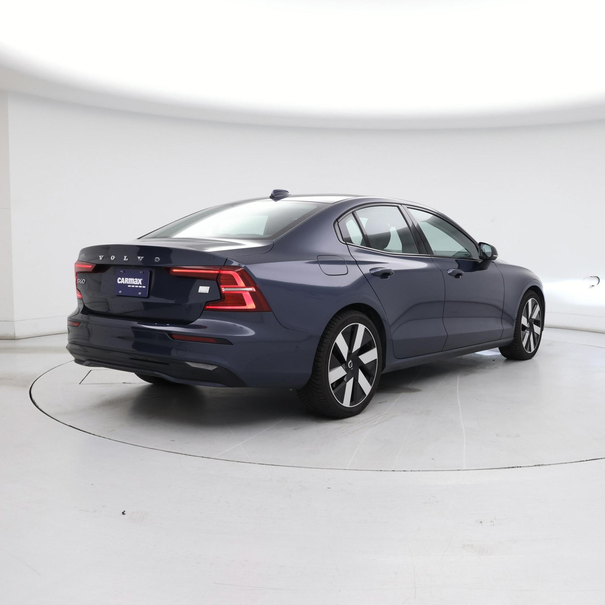 Thumbnail: 2023 Volvo S60 - 8