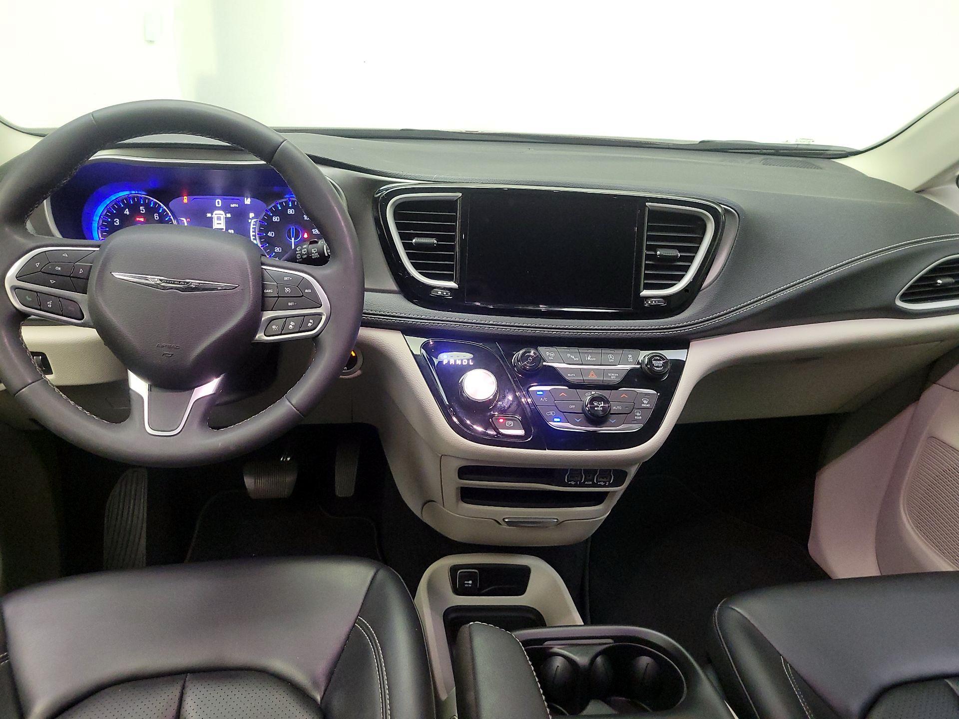 Thumbnail: 2023 Chrysler Pacifica - 9