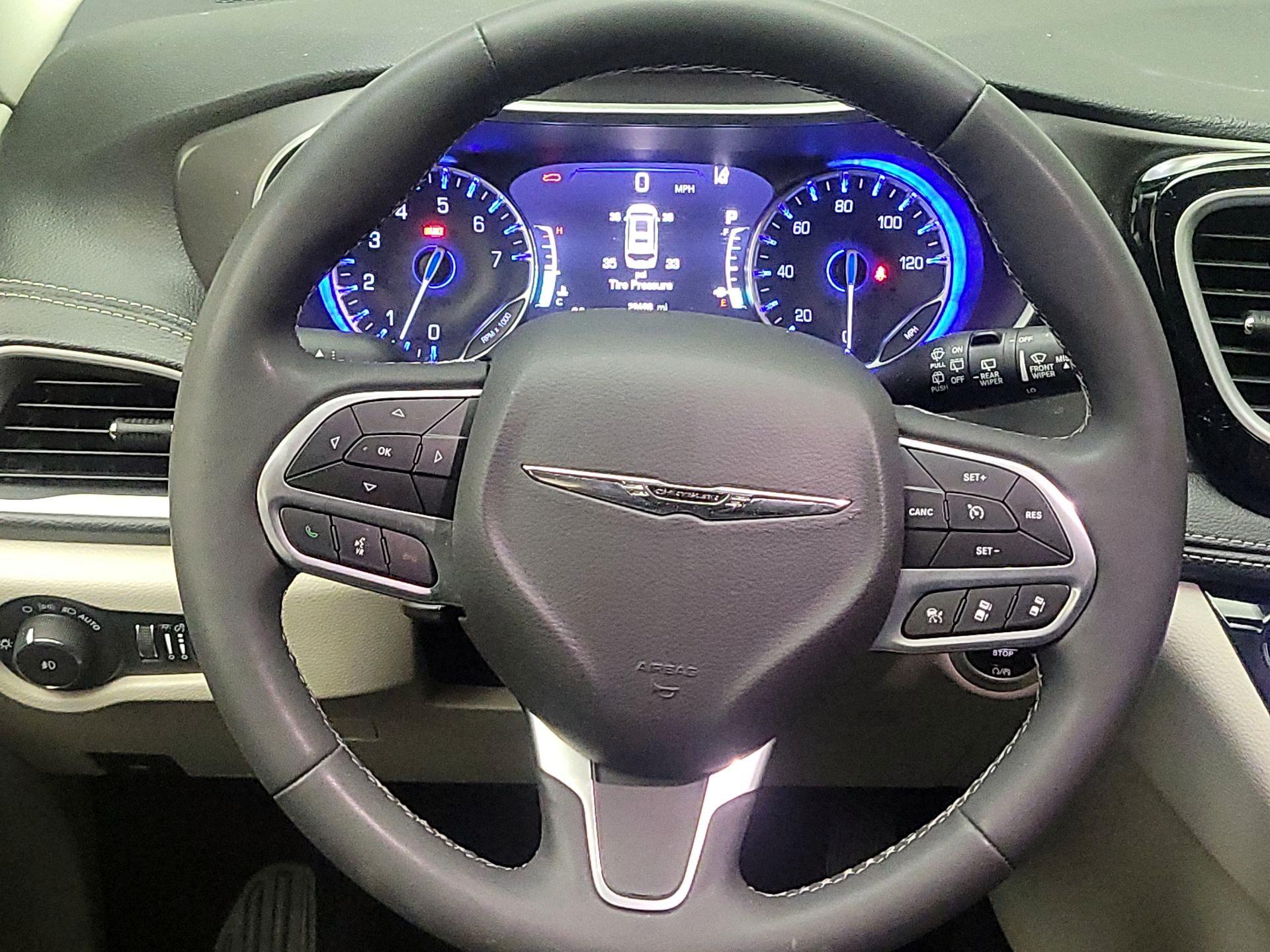 Thumbnail: 2023 Chrysler Pacifica - 10