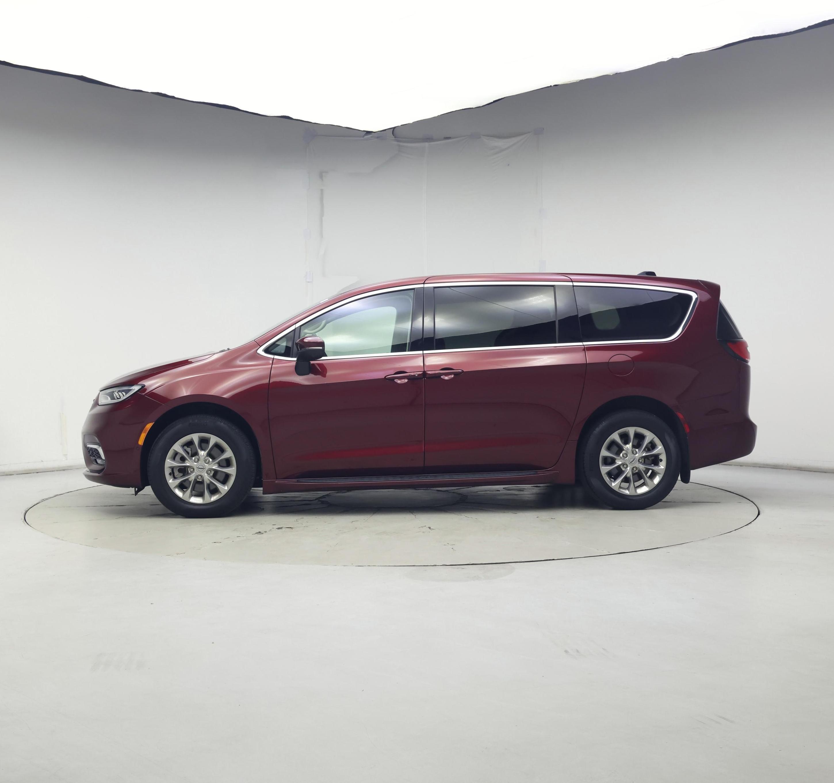Thumbnail: 2023 Chrysler Pacifica - 3