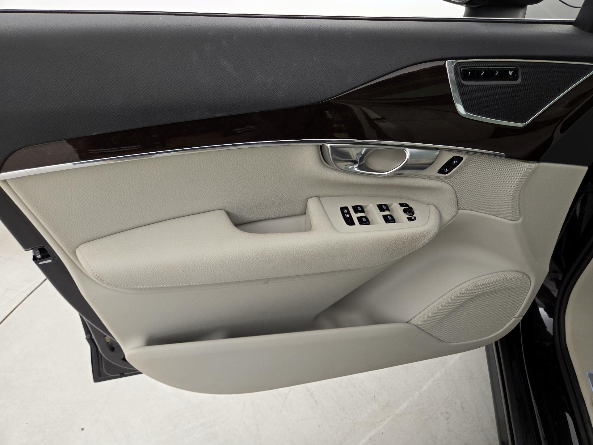Thumbnail: 2017 Volvo XC90 - 12
