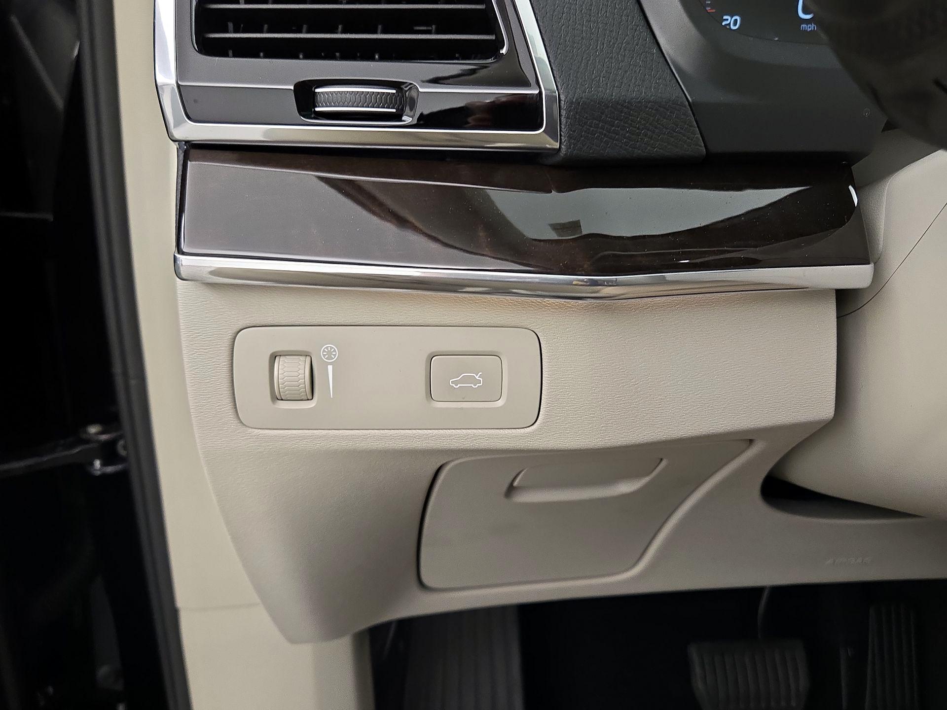 Thumbnail: 2017 Volvo XC90 - 13